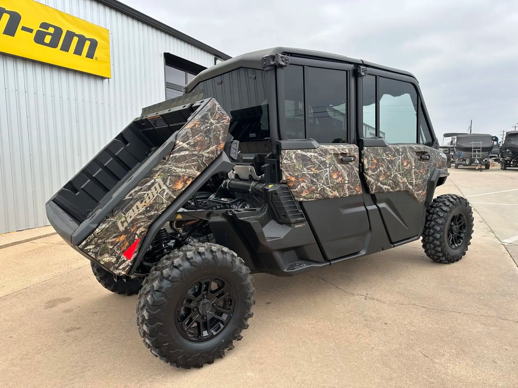 2026 C-a-n-Am Defend-er Max Limited HD11 UTV