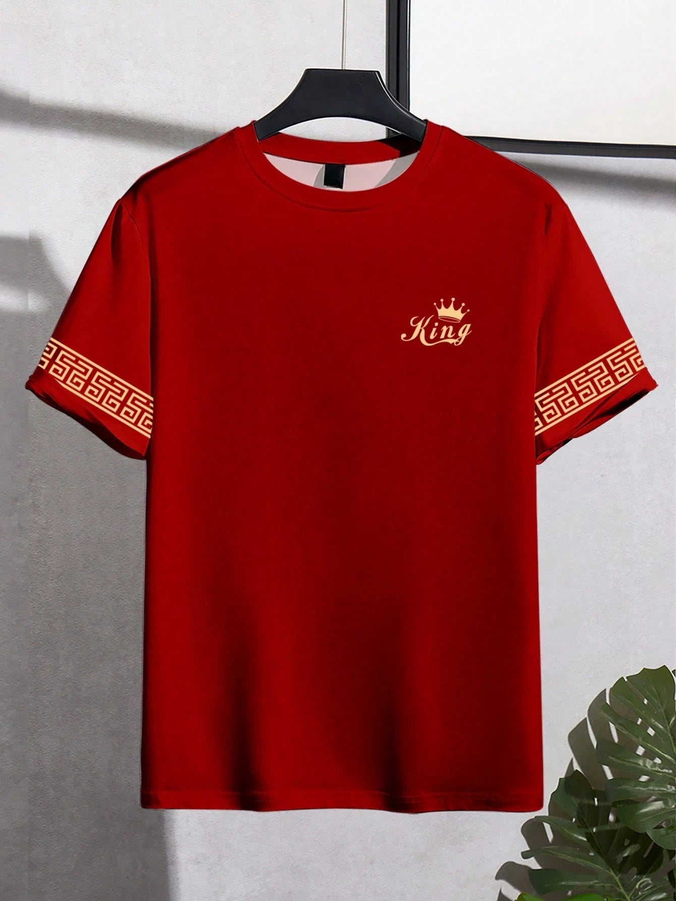 T Shirt for Man Men's Black and Golden Casual T-shirt Printed with "King" Crown + Arm Pattern Clothing Light Luxury Personality
