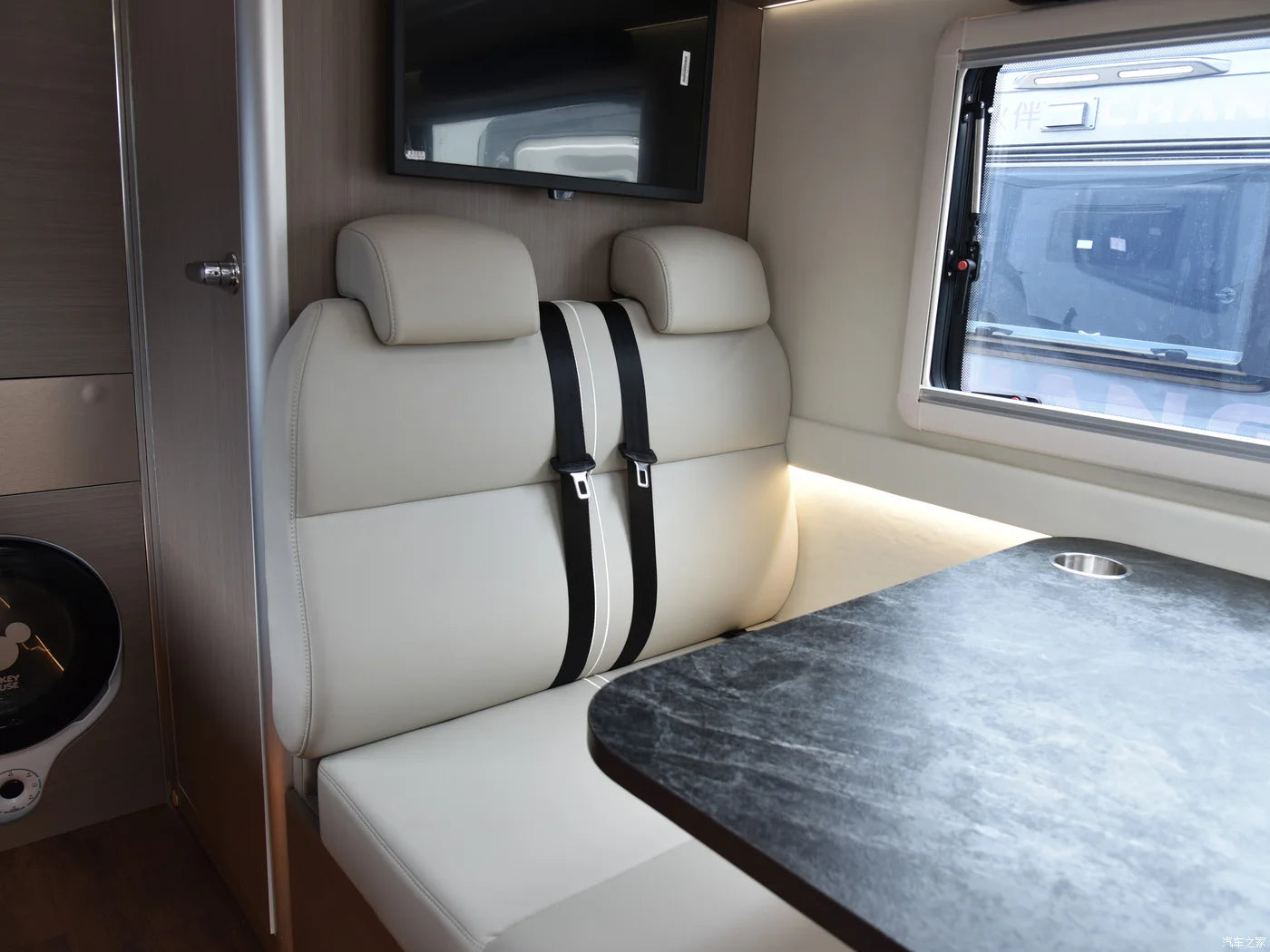 Changan Fengjing Voyager Rooftop  Interstellar RV Hybrid Hunter Pickup China Electric Car EV Chinese Electrical House Car