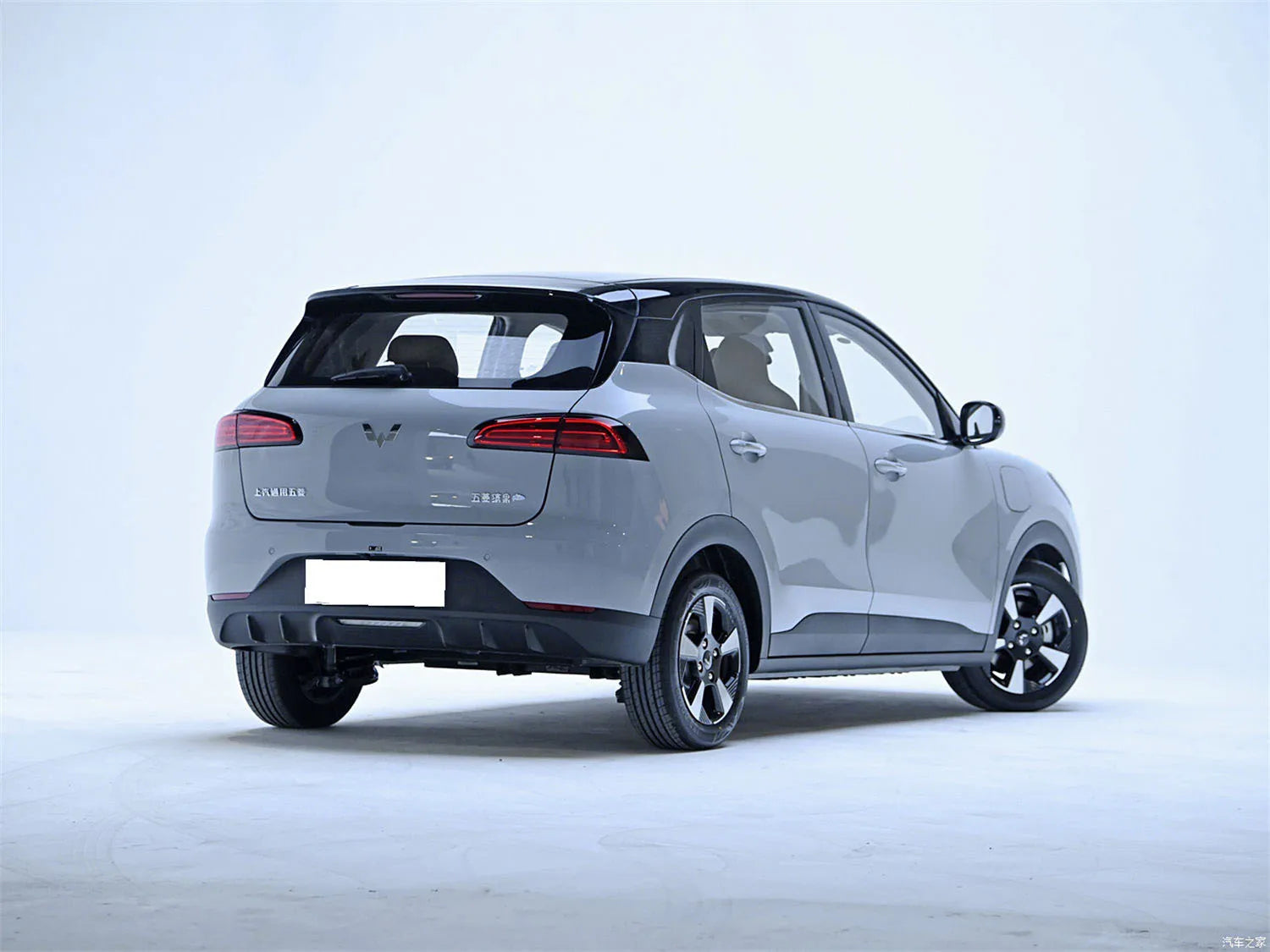 Wuling Mini Ev New Energy Vehicles Chinese Electric Mini Car Hot Selling 4-Seat Adult Automatic Gearbox FWD Euro VI Leather