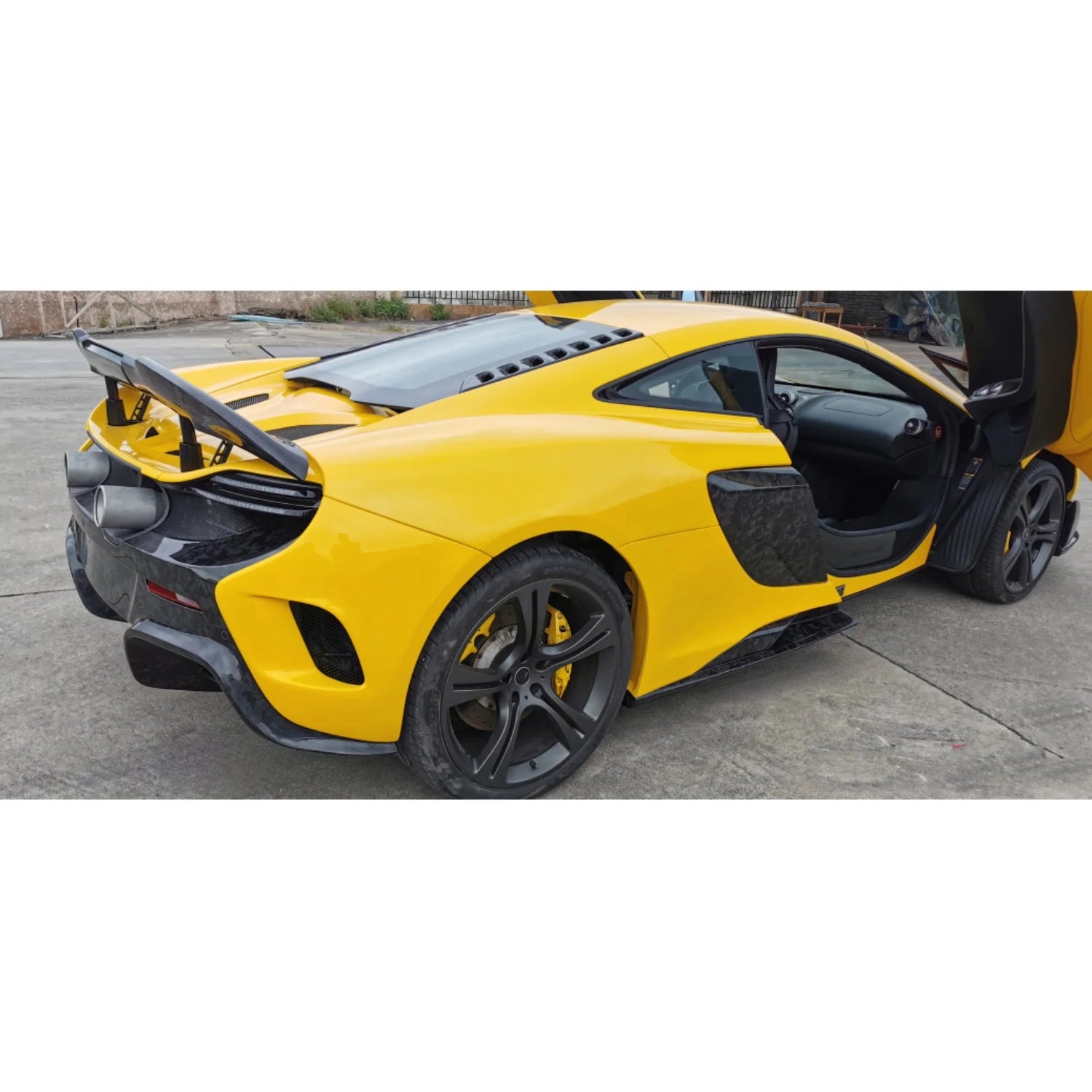 High Quality Car 675LT Style Body Kit Suitable for McLaren MP4-12C 625C 650S 675LT Style Carbon Fiber Complete Body Kit