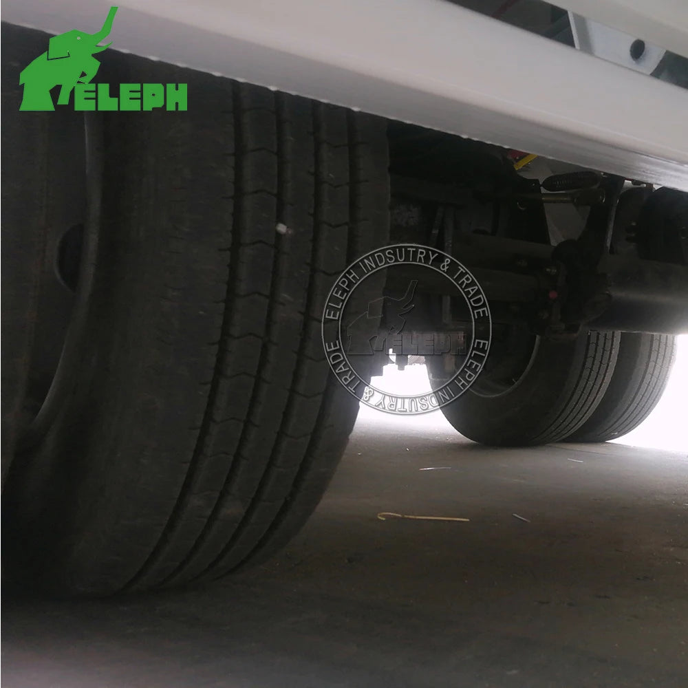 Enclosed Vehicle Car Carrier Transport Semi Trailer for SUV Luxury Race Car Transporting