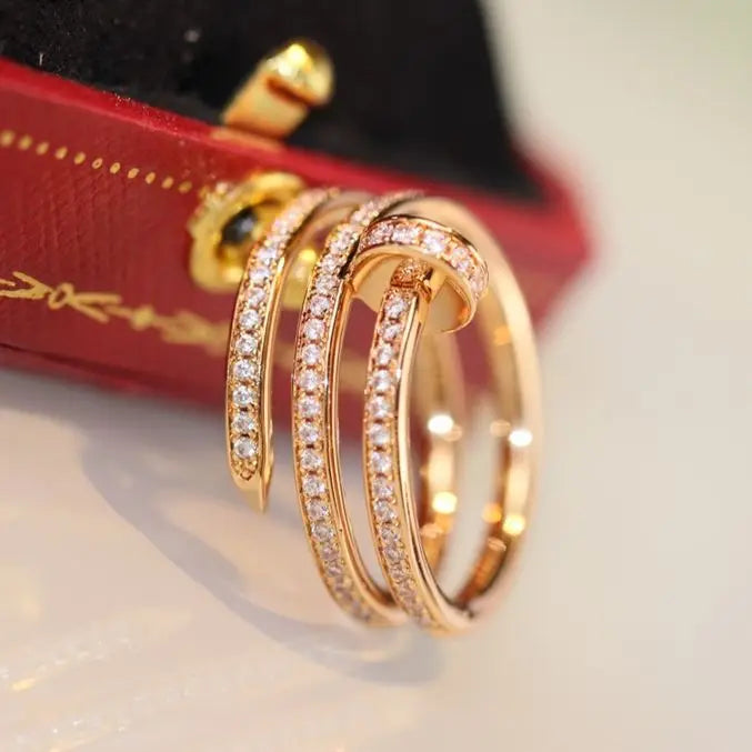 woman man ring 18k gold diamonds