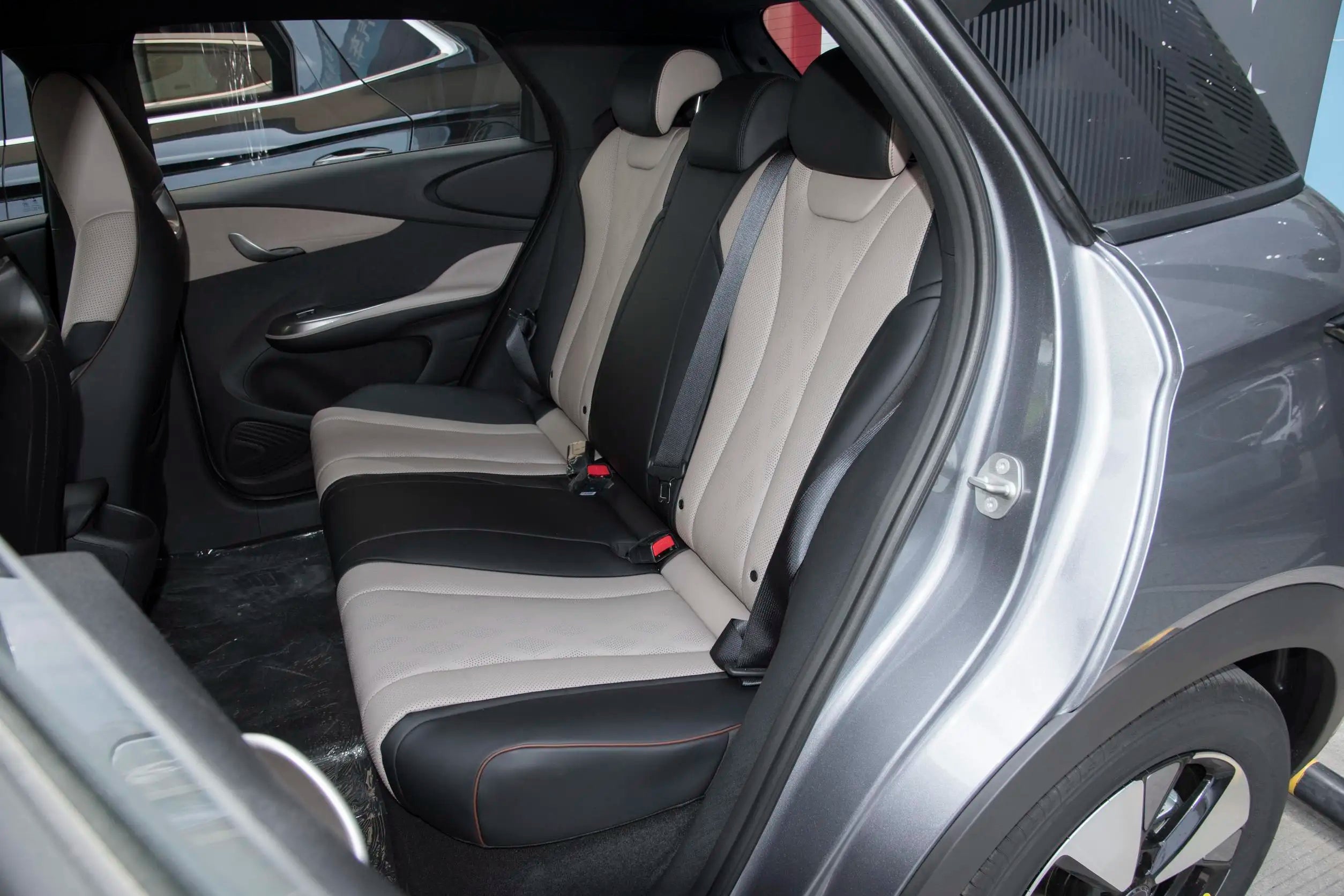 Wholesale Right-hand Drive Byd Dolphin Han Qin Plus Song Automatic New Electric Cars for Adults in Stock Ev Cars Made in China