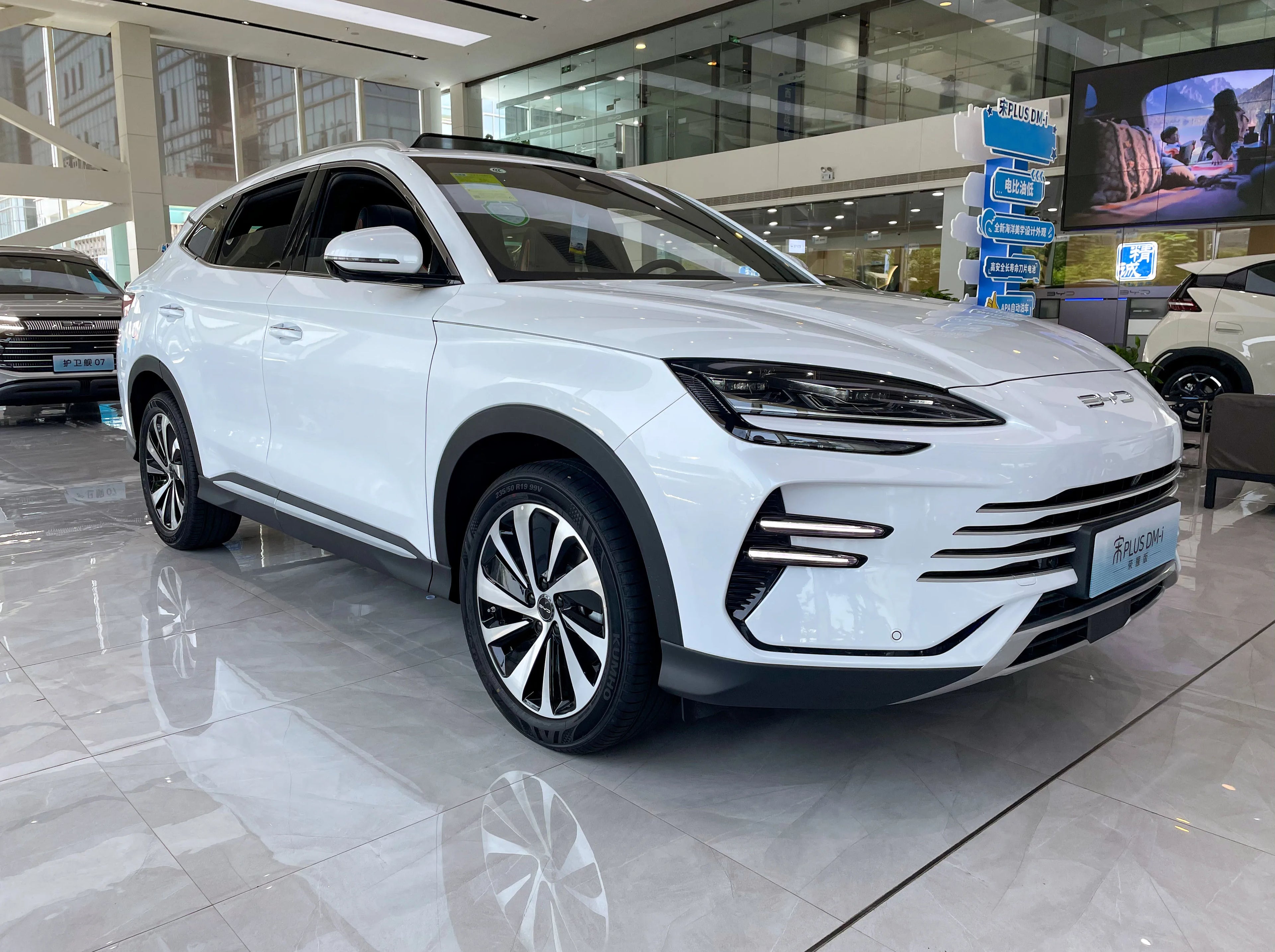 Wholesale Cheap New Cars 2024 BYD Song Plus DM-i New Energy Vehicle 5 Door-5 Seat SUV High Endurance Adult Electric Car