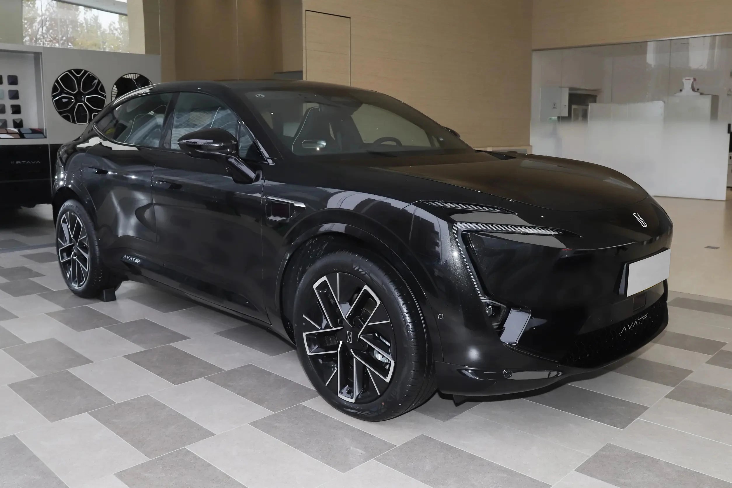 2025 Hot Sale Changan Avatr 11 EV New Luxury Auto SUV with Extended Range Adult Electric Car for Left-Steering Drivers