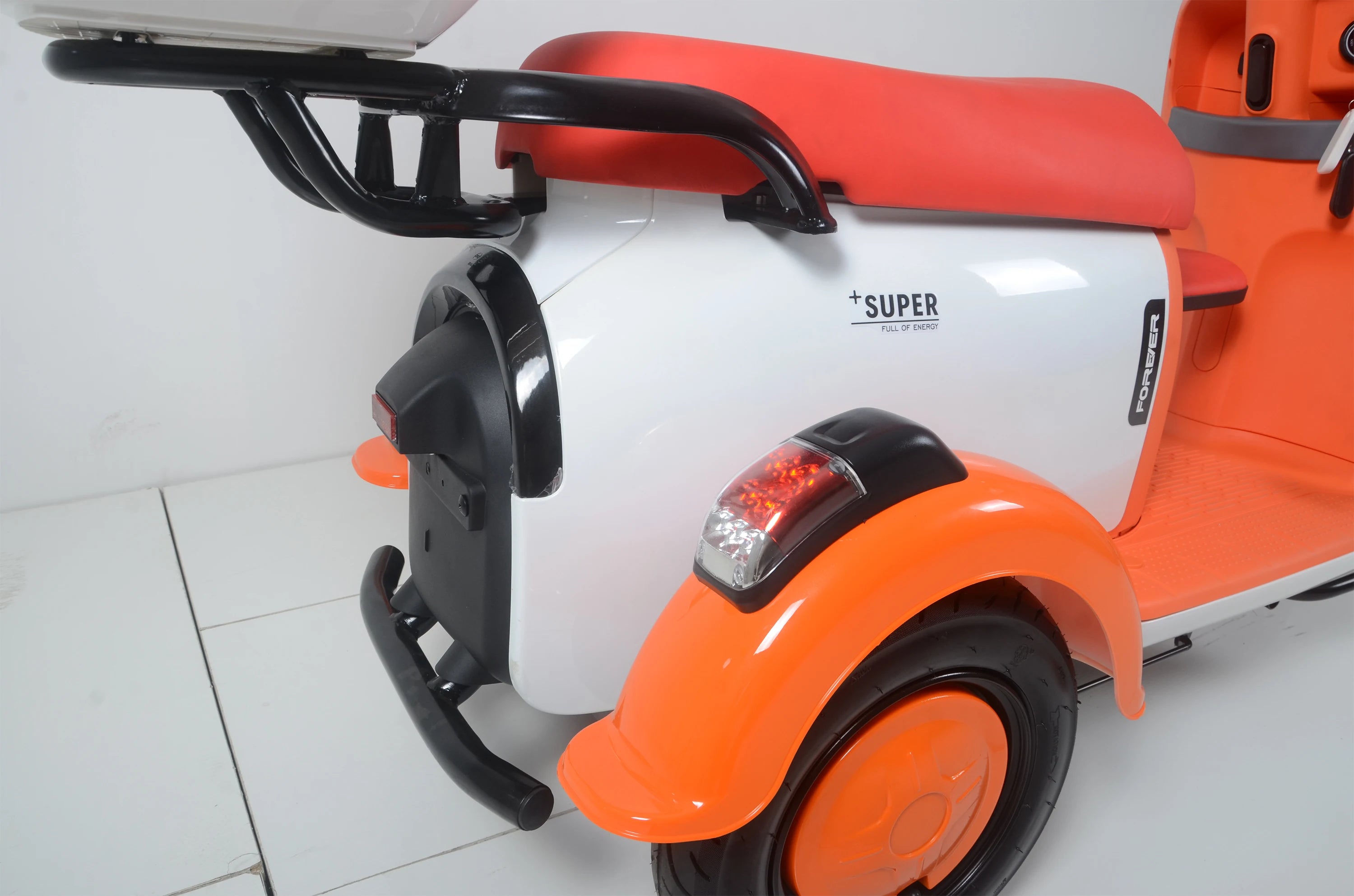 Stylish 500W Retro Electric Tricycle Three-Wheel Electric Scooter with Storage Box for Urban Travel