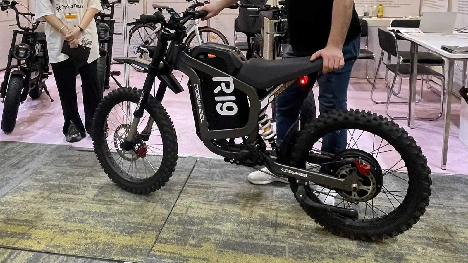 Coswheel R19 Electric Bike 6000W Motorcycles 72V 40AH Battery Dirt Mountain Bike Lightweight Off-Road EBike For Adult