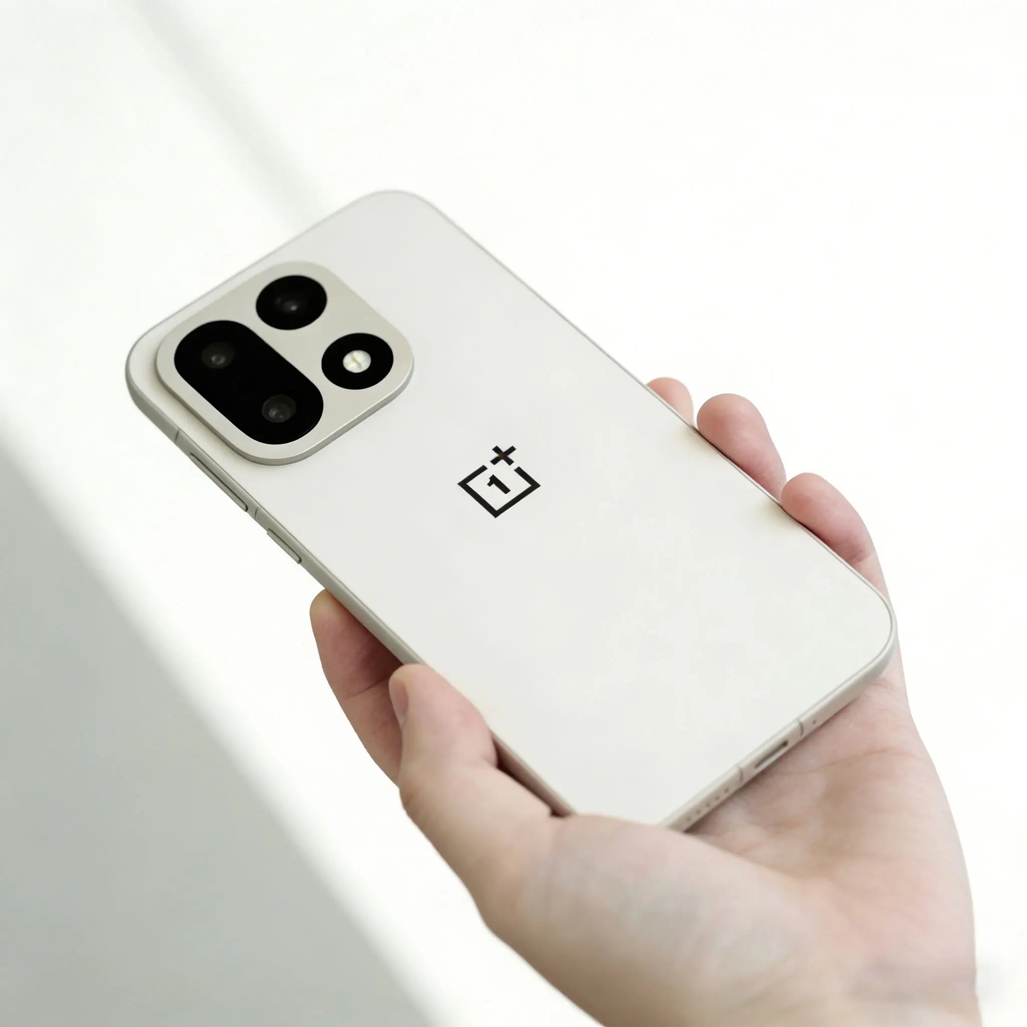 OnePlus 15 Unlocked 5G Smartphone Snapdragon 8 Elite Gen 5 6.78'' 165Hz High Refresh Rate Screen 7300mAh Battery 120W SUPERVOOC