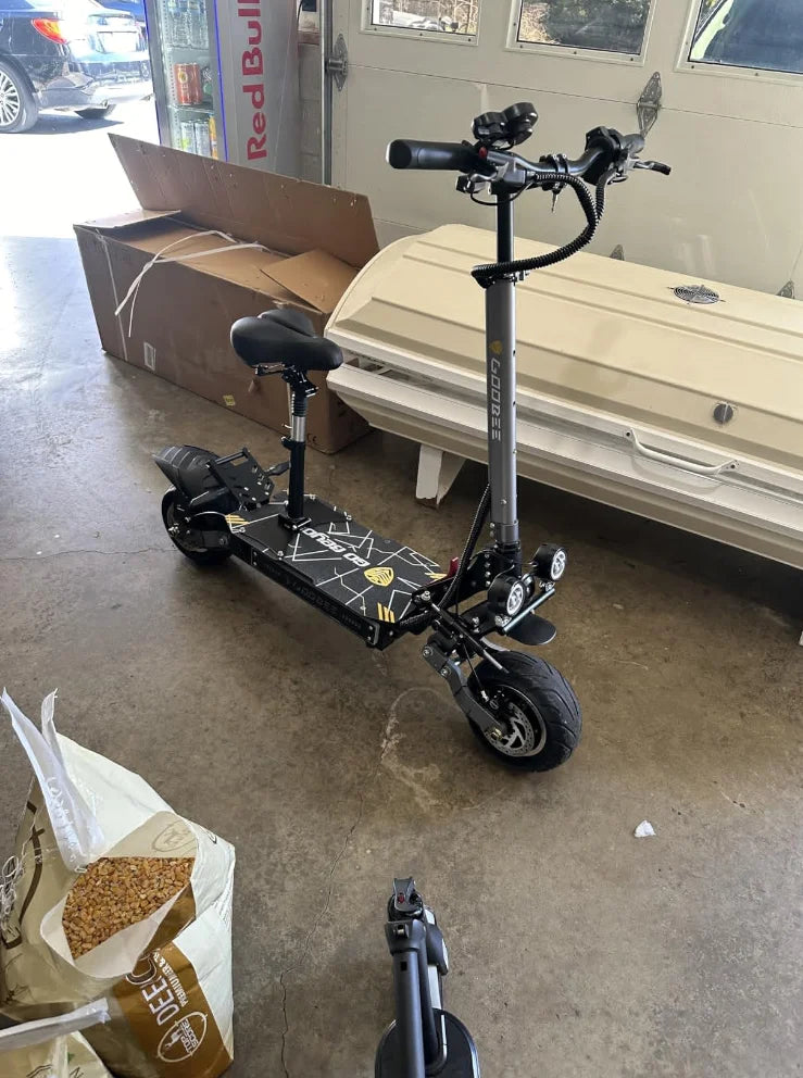 ZonDoo Pro 6000W 60V 38AH Dual Motor Electric Scooter Max Speed 95KM/H Max Mileage 90-110km 11 Inch Road Tyre Electric Scooter