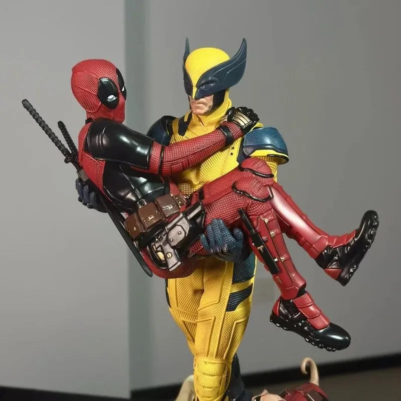 1/4 Marvel Comics Figure Deadpool Wolverine Cuddle Anime Collection Model Resin Desktop Ornament Holiday Gifts Children Toys