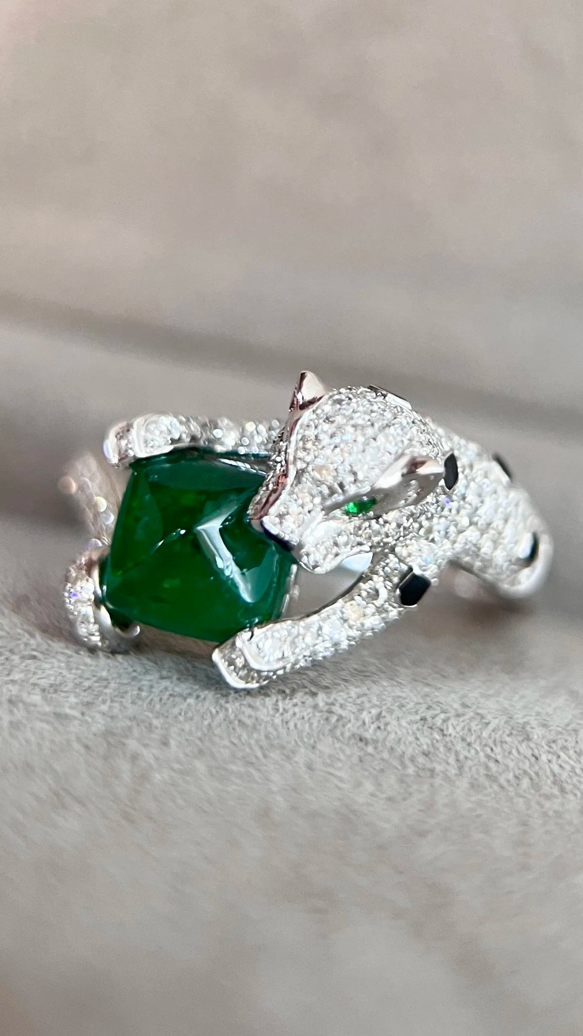 2026 G18K White Gold 1.88ct Natural Green Emerald Ring for Men