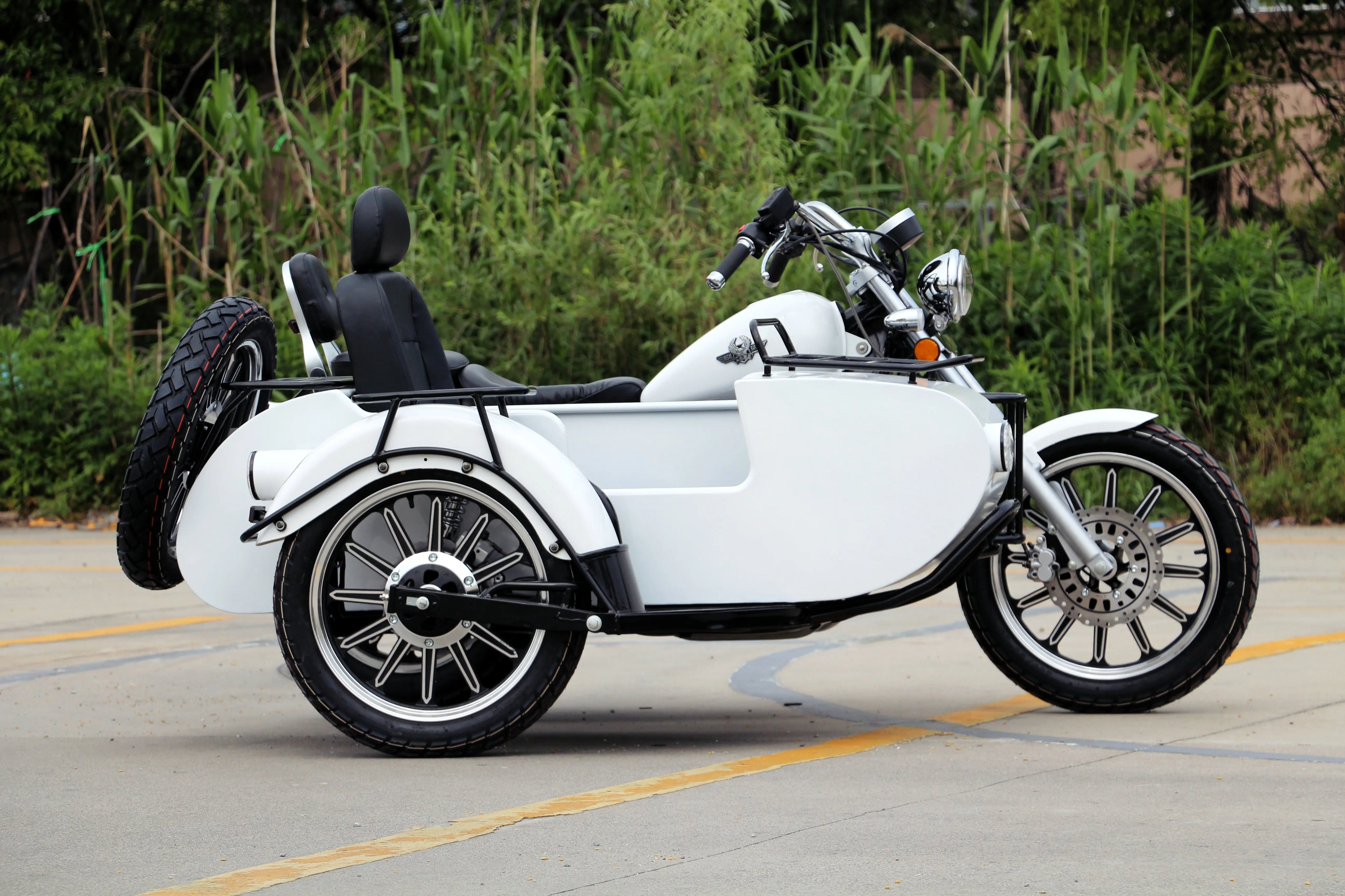 Three Seats Fuel Motorcycle New Arrival Motorcycle with Sidecar 400cc High Speed Double Rear Absorber