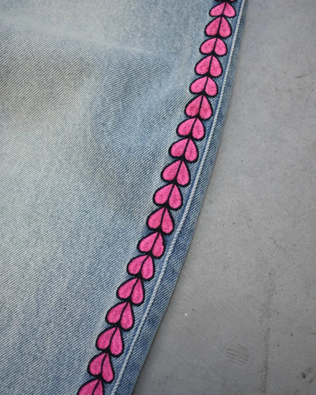 Y2K Anime High Waist Baggy Jeans Men Women JoJo Pink Heart Side Embroidery Fit Washed Denim Pants Streetwear Wide Leg Pants