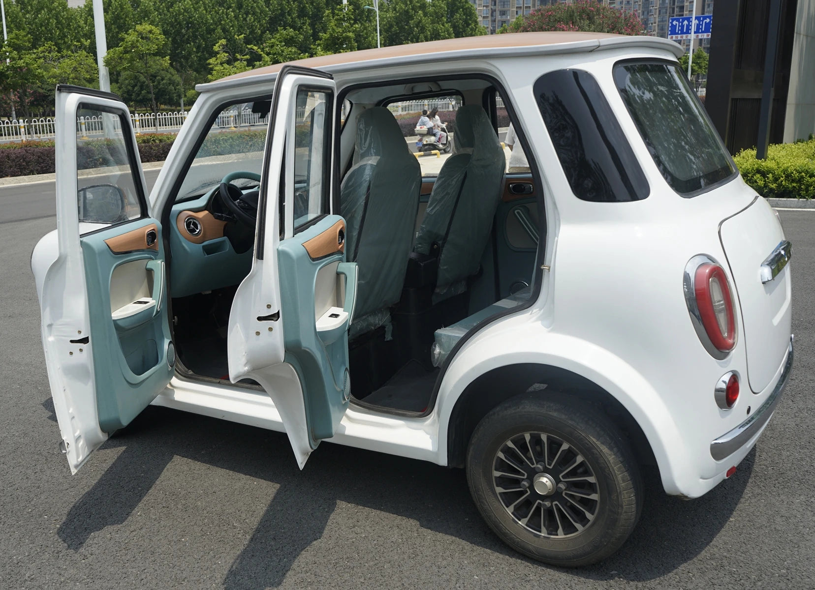 Retro low-speed four-wheeler electric car adult new energy vehicle lithium battery electric vehicle
