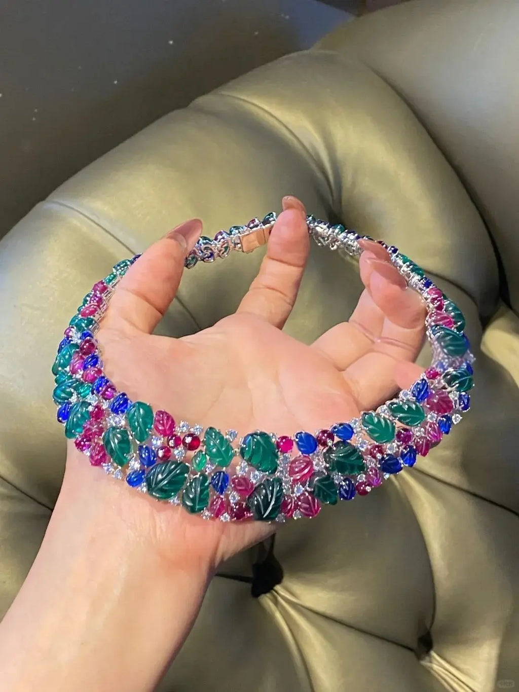 BELLUX Heavy Design Top Quality Ultra Luxury 925 Silver Synthetic Gemstone Carving Fruit Leaf Wide Edition Vintage Necklace