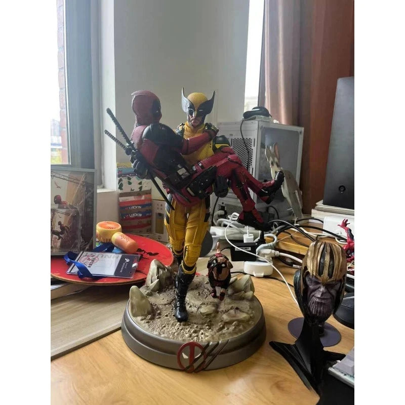 1/4 Marvel Comics Figure Deadpool Wolverine Cuddle Anime Collection Model Resin Desktop Ornament Holiday Gifts Children Toys
