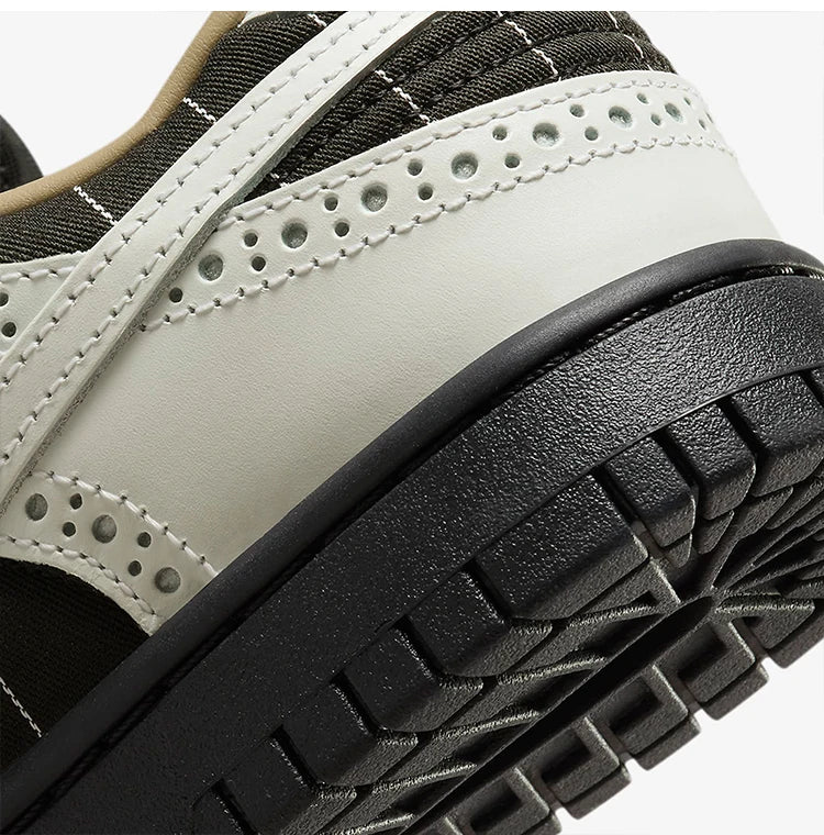 Nike Authentic Dunk Low LX Women's Classic Cushioned Skate Shoes FV3642-010
