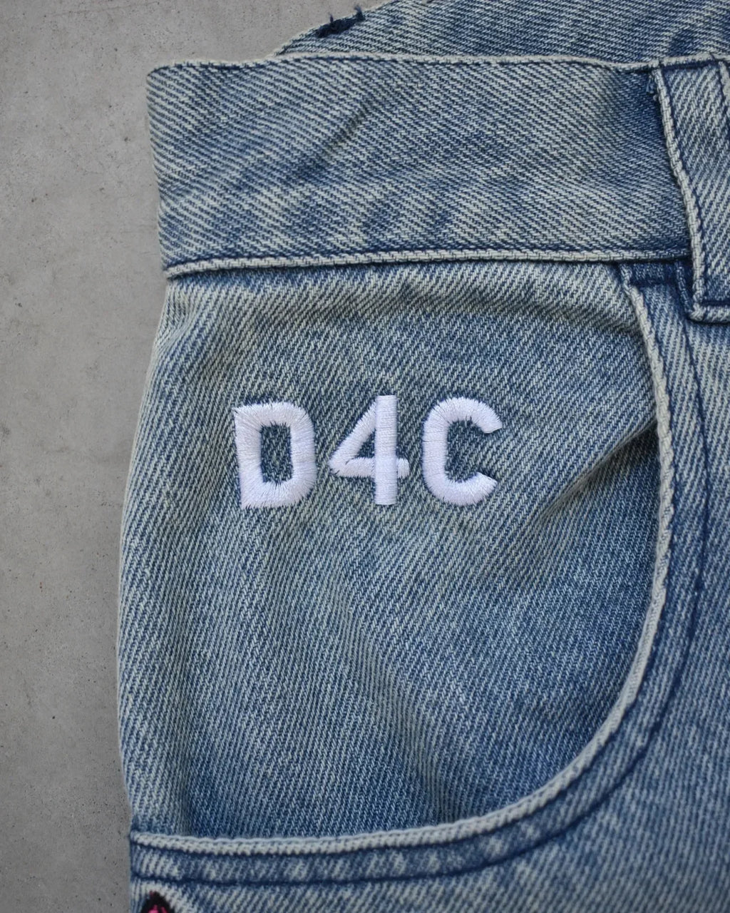 JoJo Anime Style High Waist Loose Jeans Men's and Women's Pink Heart Embroidered Loose Street Denim Pants