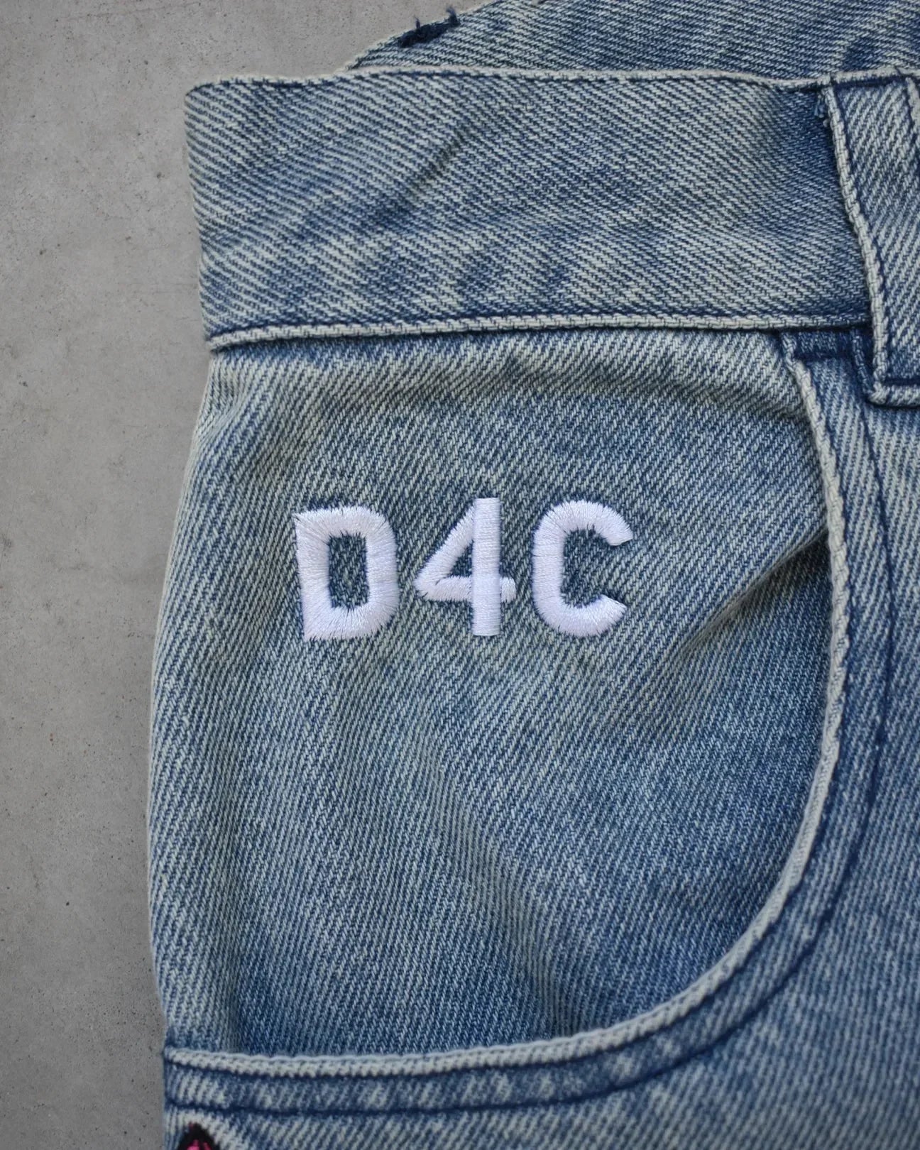 JoJo Anime Style High Waist Loose Jeans Men's and Women's Pink Heart Embroidered Loose Street Denim Pants