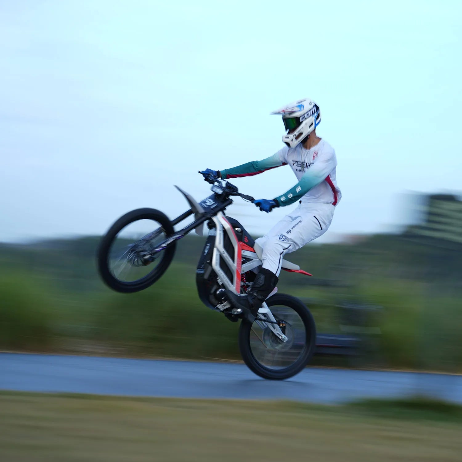 All-Terrain High-Speed Electric Dirtbike With 10000W Central Motor Full Suspension Aluminum Alloy Frame Lithium Battery