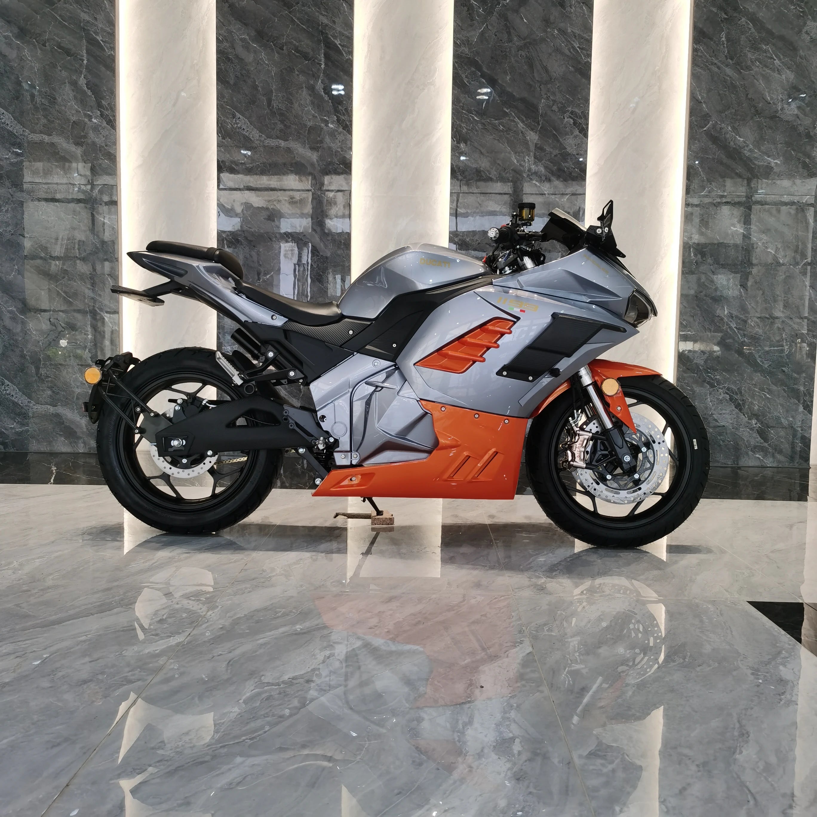 Strovan Motorcycle Unique Design Aluminum Flat Fork Top Speed 140km/h Hot Sell Electric Motorcycle Scooter Bike