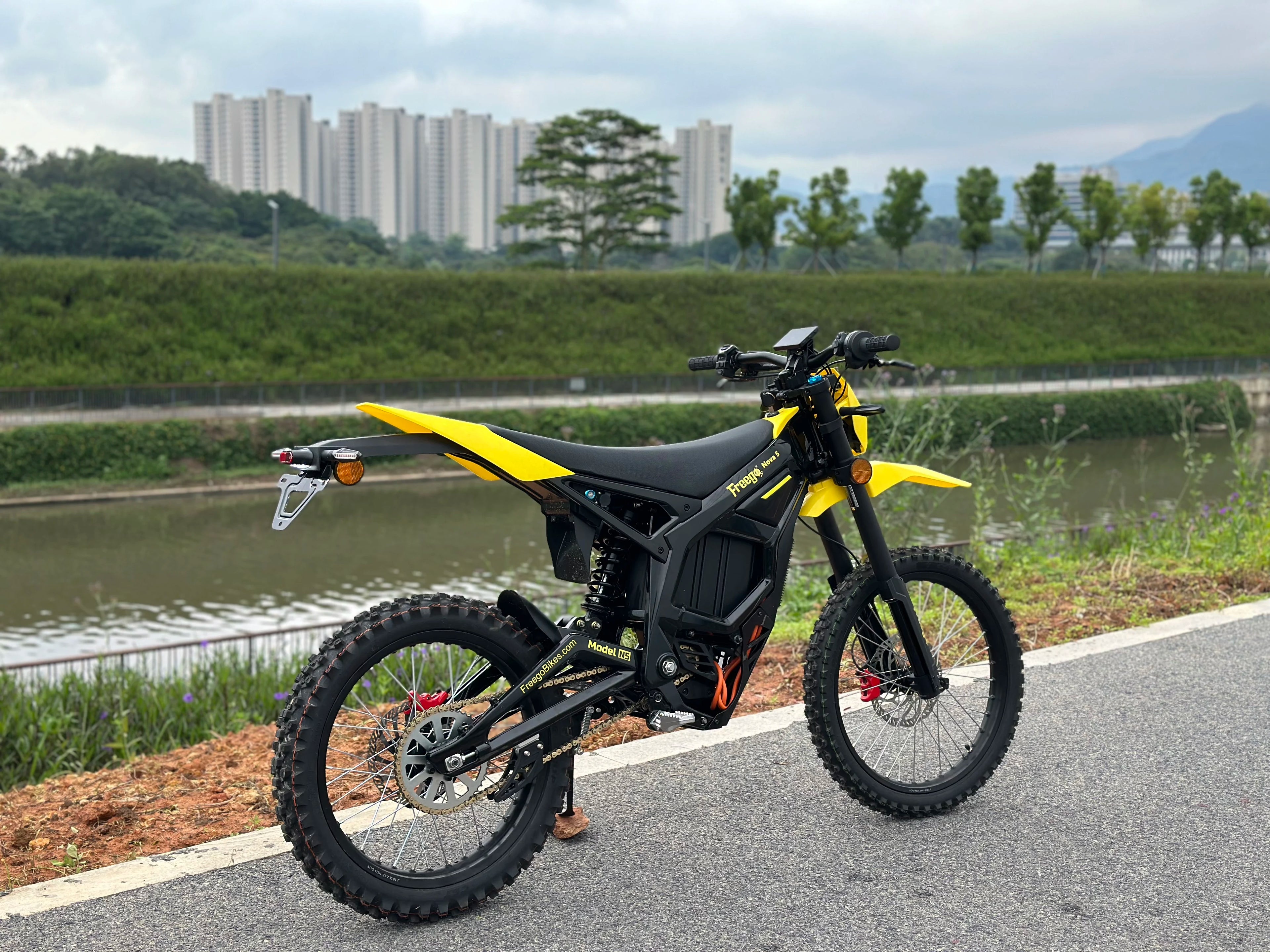 Freego 8000W Electric Dirt Bike 72V 40Ah Mid Drive Off Road Electric Motorcycle 53MPH Adult Ebike 19/18 Tires + 2 Year Warranty
