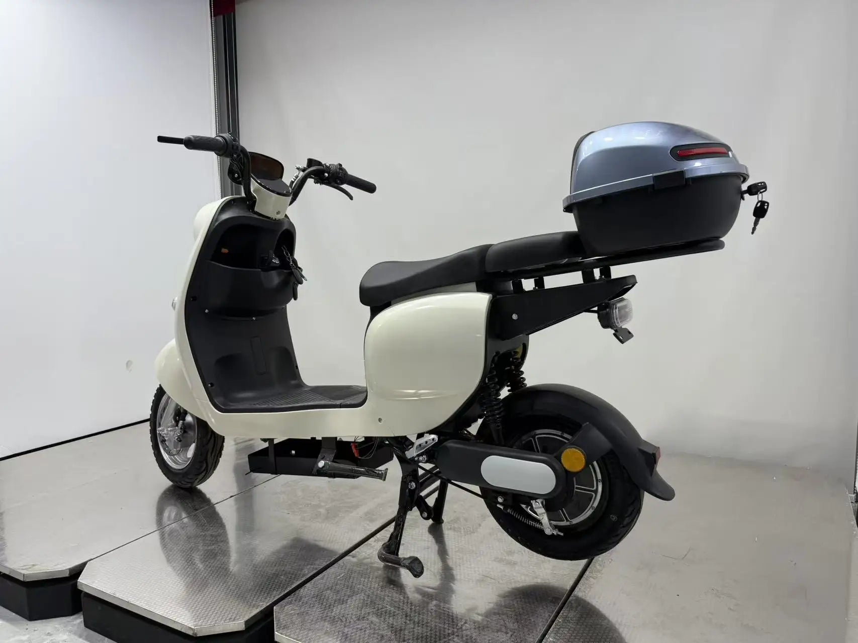 Urban Adult 60V-70V Mid Drive Motorcycle 60km/h Max Speed 500W-1500W Range Two-Wheeled Scooter/Ebike City Bike 1000W-5000W