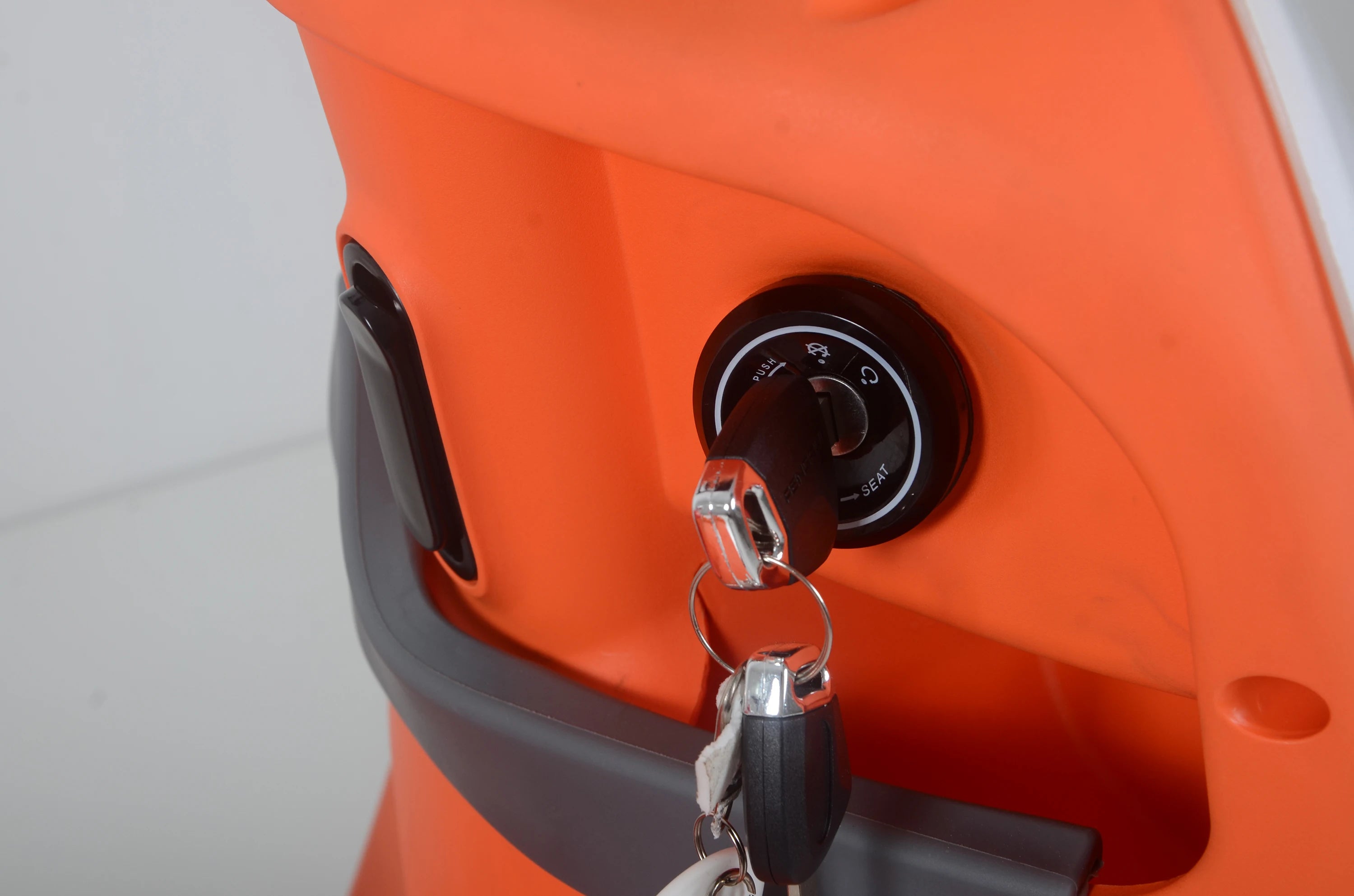 Stylish 500W Retro Electric Tricycle Three-Wheel Electric Scooter with Storage Box for Urban Travel