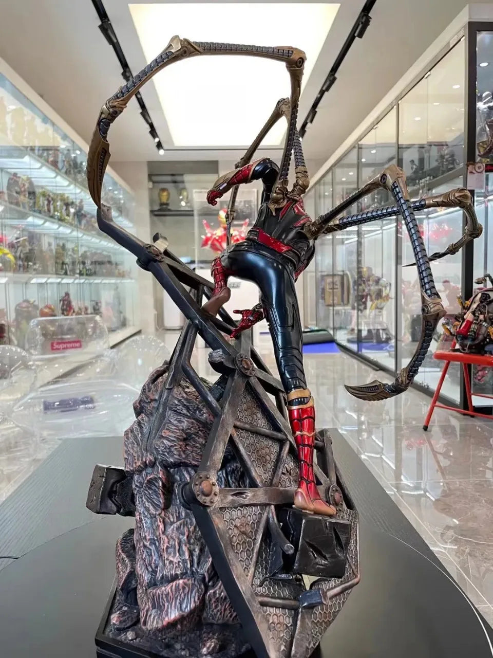 New Product In Stock Spider Man Figurine Avengers: Endgame Peripheral Steel Battle Suit Model Ornament Birthday Gift
