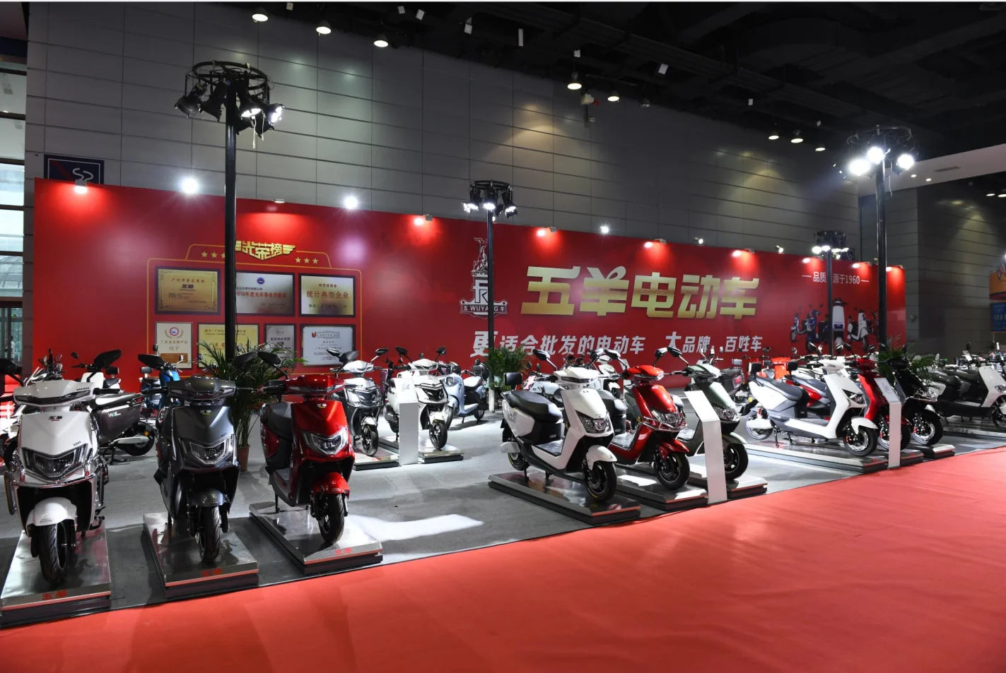 Wuxi Retro Electric Motorbike Adults 2000W 5000W Power Range 8000W Max 72V Lithium Battery EEC Certificate Off-Road Motorcycles