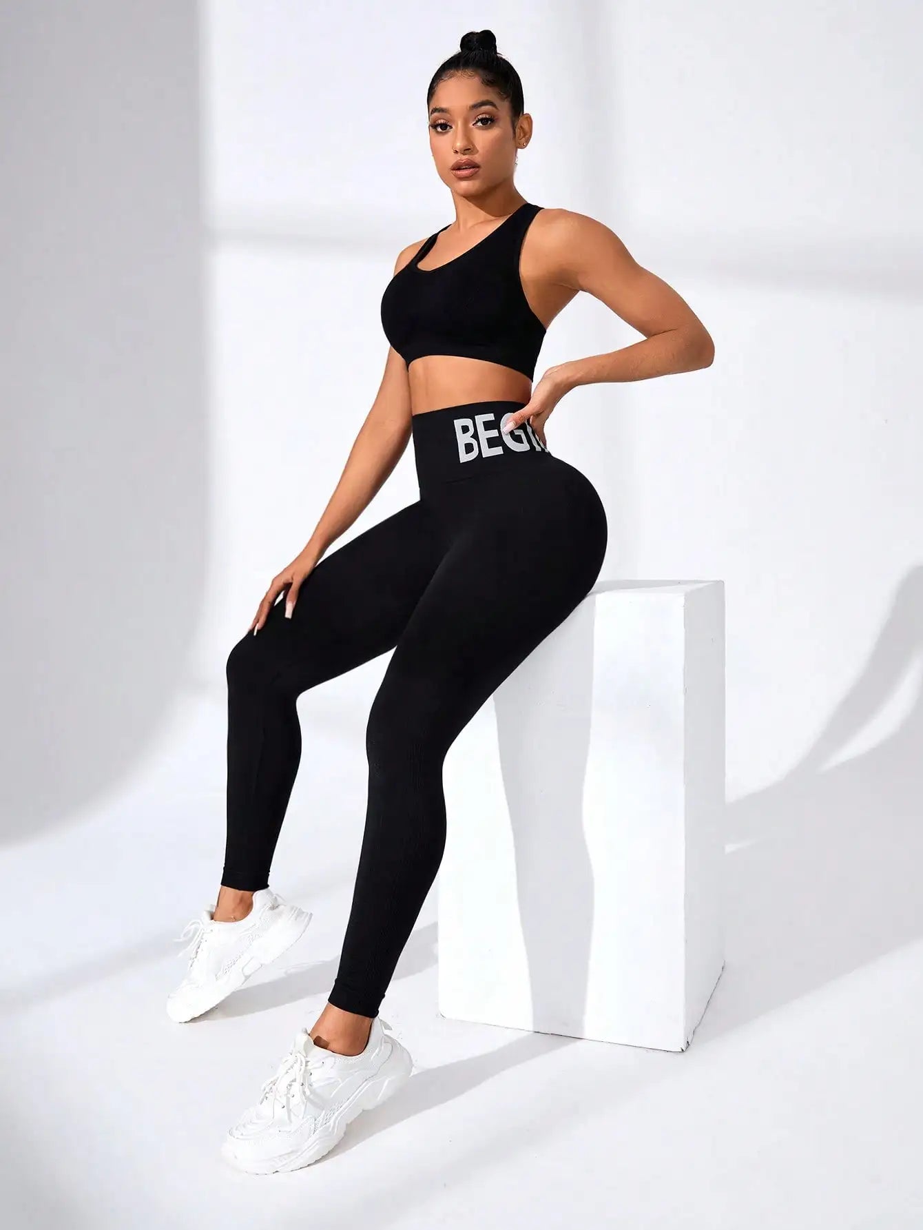 European and American Seamless Yoga Leggings with Waistband Lettering, Butt-Lifting, Quick-Dry Women's Breathable Tights for Pea