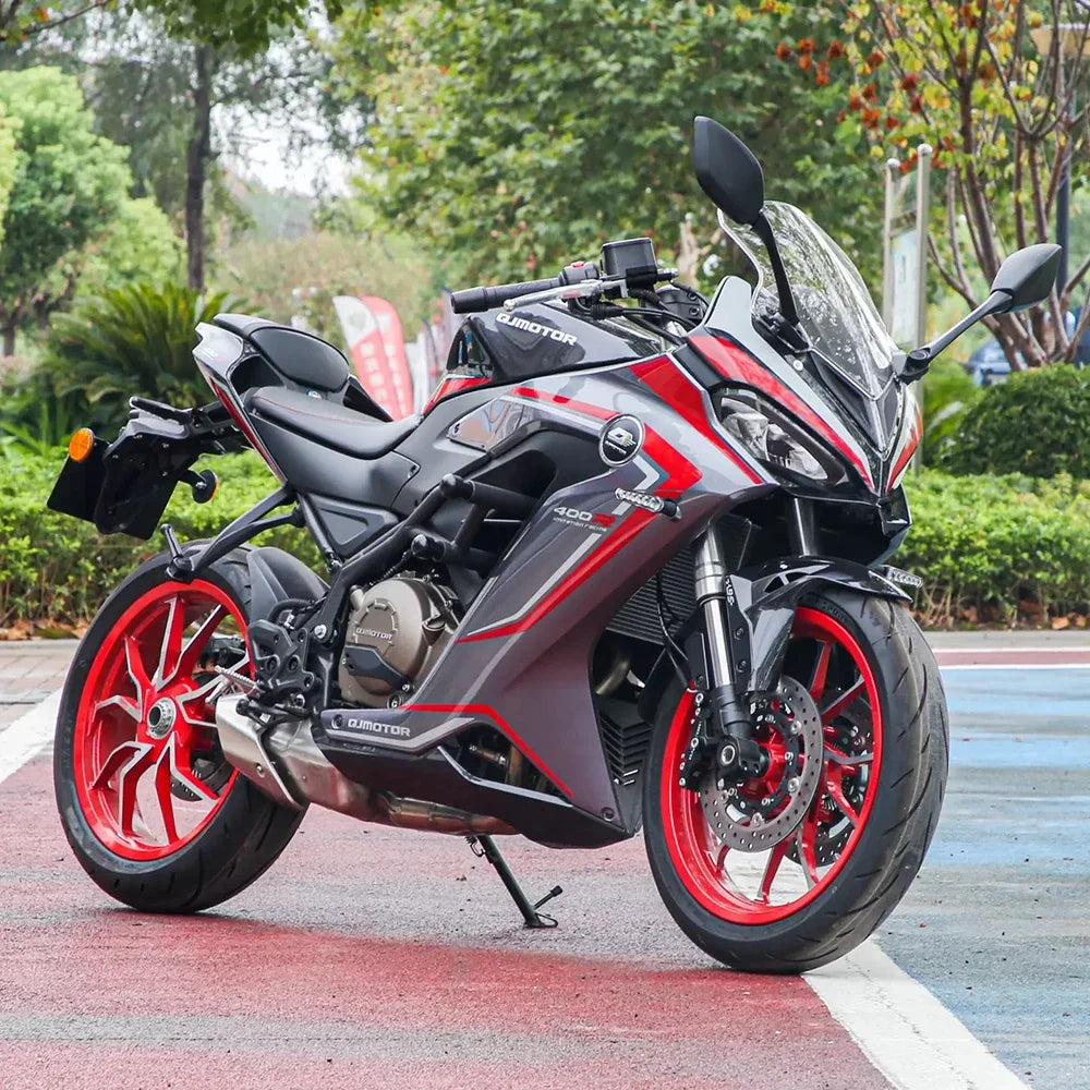 Fuel-efficient QJ Motorcycle 400cc Comfort Seating Powerful Performance Qianjiang Motor RACE 400