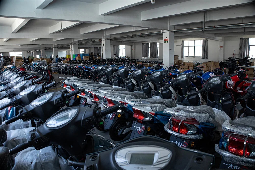2023 Fashion Low Cost EEC COC Electric Racing Motorcycle for Wholesale Fashion Intelligent Electric Vehicle