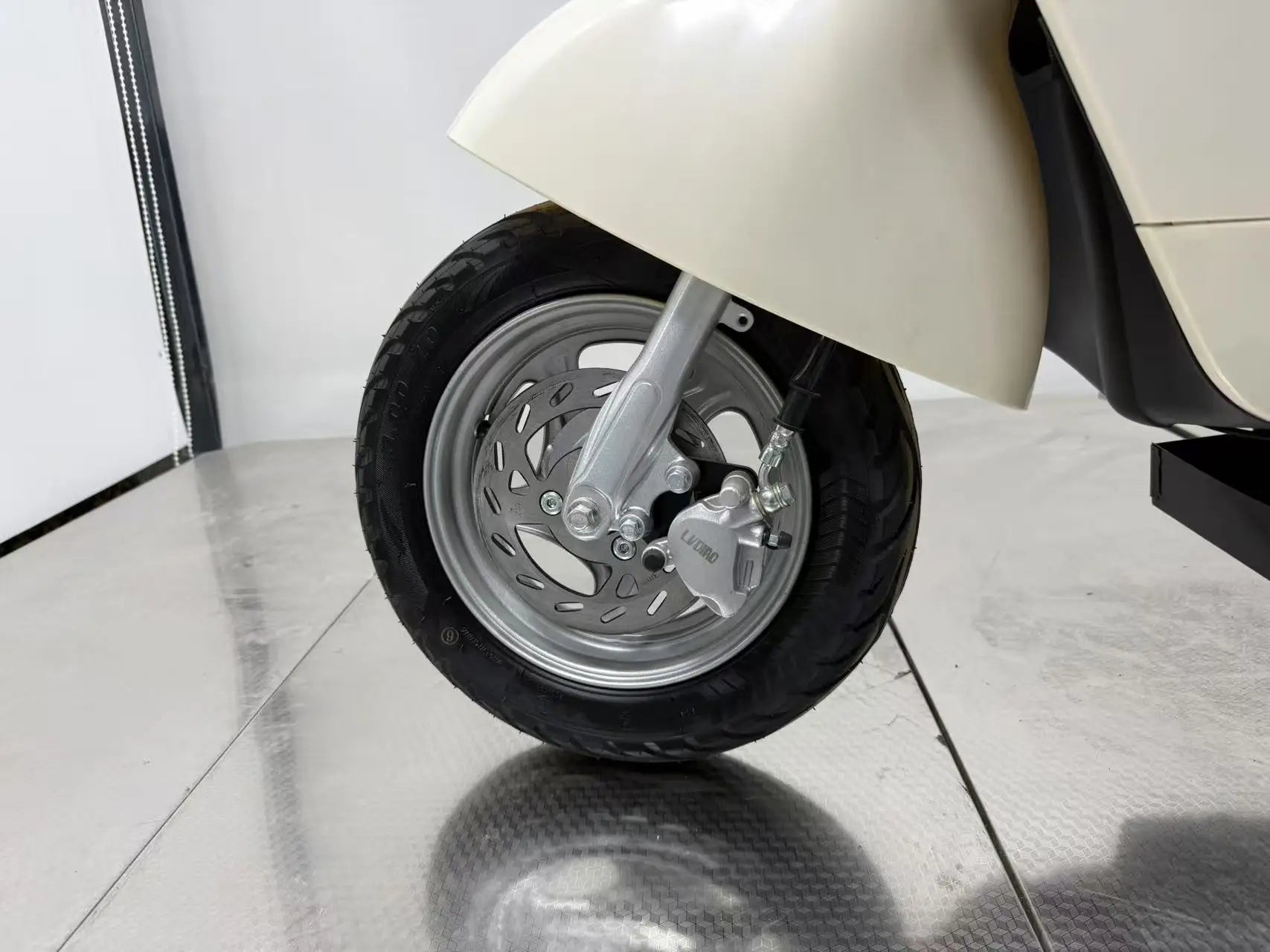 Urban Adult 60V-70V Mid Drive Motorcycle 60km/h Max Speed 500W-1500W Range Two-Wheeled Scooter/Ebike City Bike 1000W-5000W