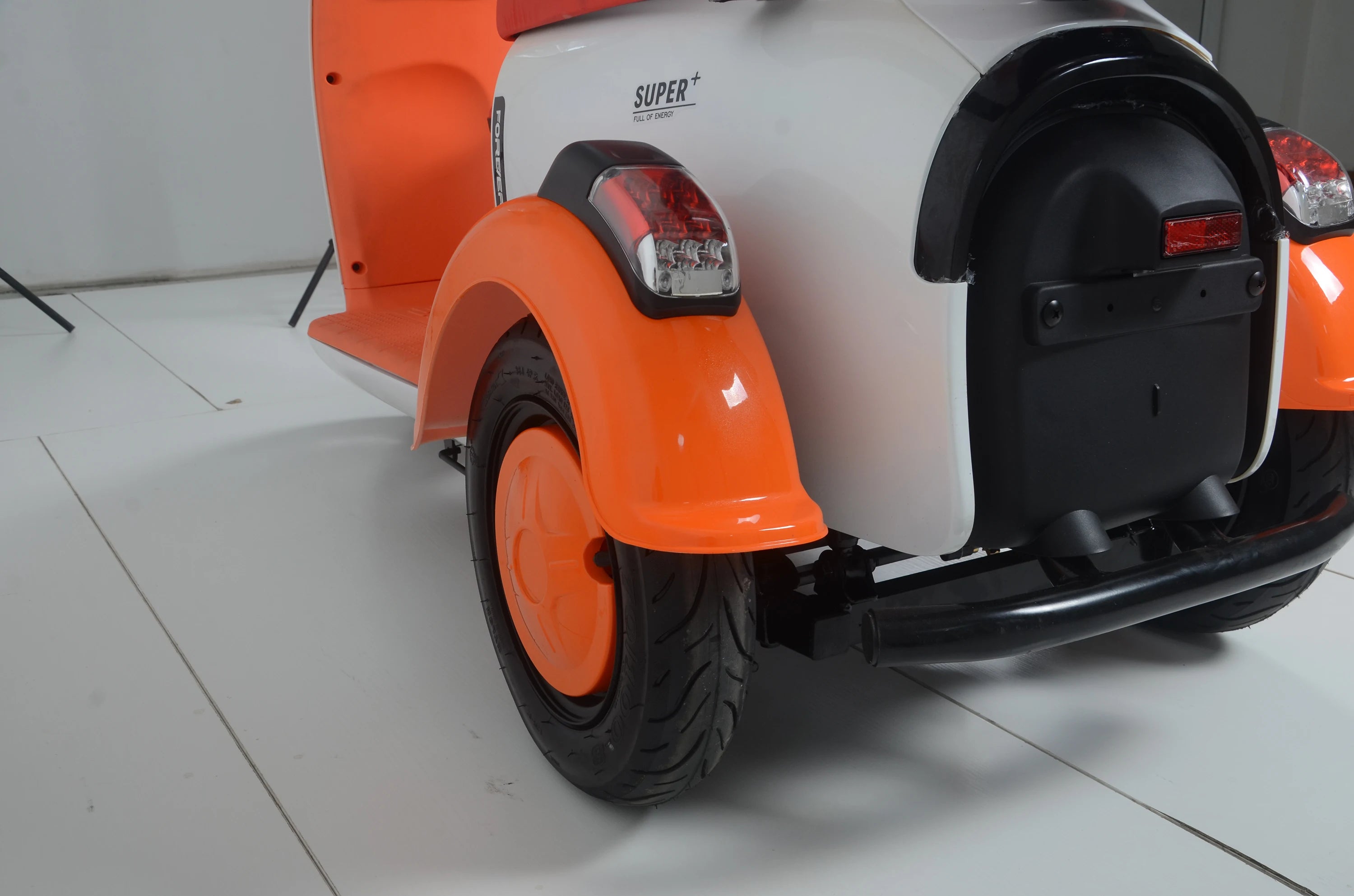 Stylish 500W Retro Electric Tricycle Three-Wheel Electric Scooter with Storage Box for Urban Travel