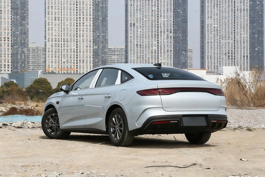 Plug-in hybrid electric sedan 80 km/120 km series 4-door 5-seater car