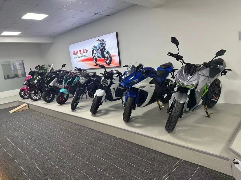 2025 Best Selling 60v Electric Motorcycle Scooter Long-Range Electric Bike for City Commuting and Leisure Riding