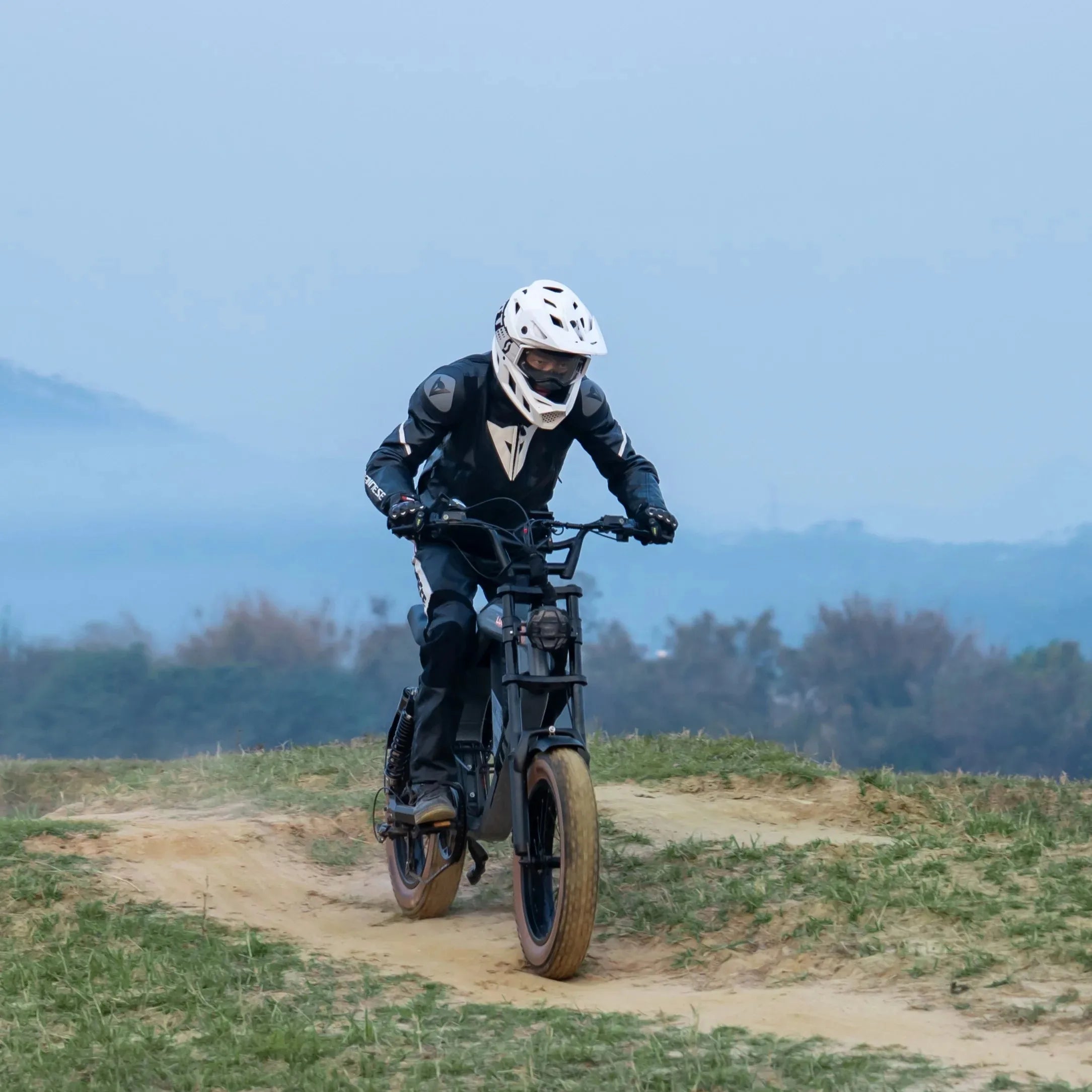 Electric Off-Road Bike Luckeep M5 Max 20x4" 2000W,37.5Mph,80Mile,52V 20Ah,7 Speed, Wide Tire All Terrain E-Bike,New