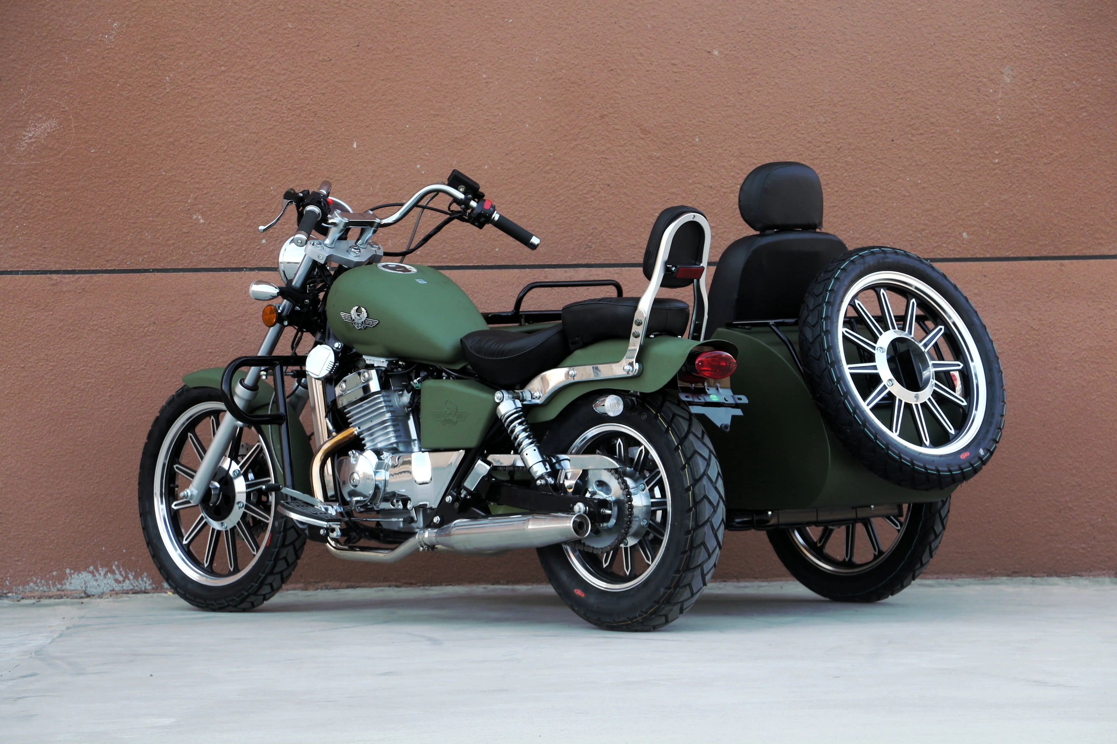 Three Seats Fuel Motorcycle New Arrival Motorcycle with Sidecar 400cc High Speed Double Rear Absorber