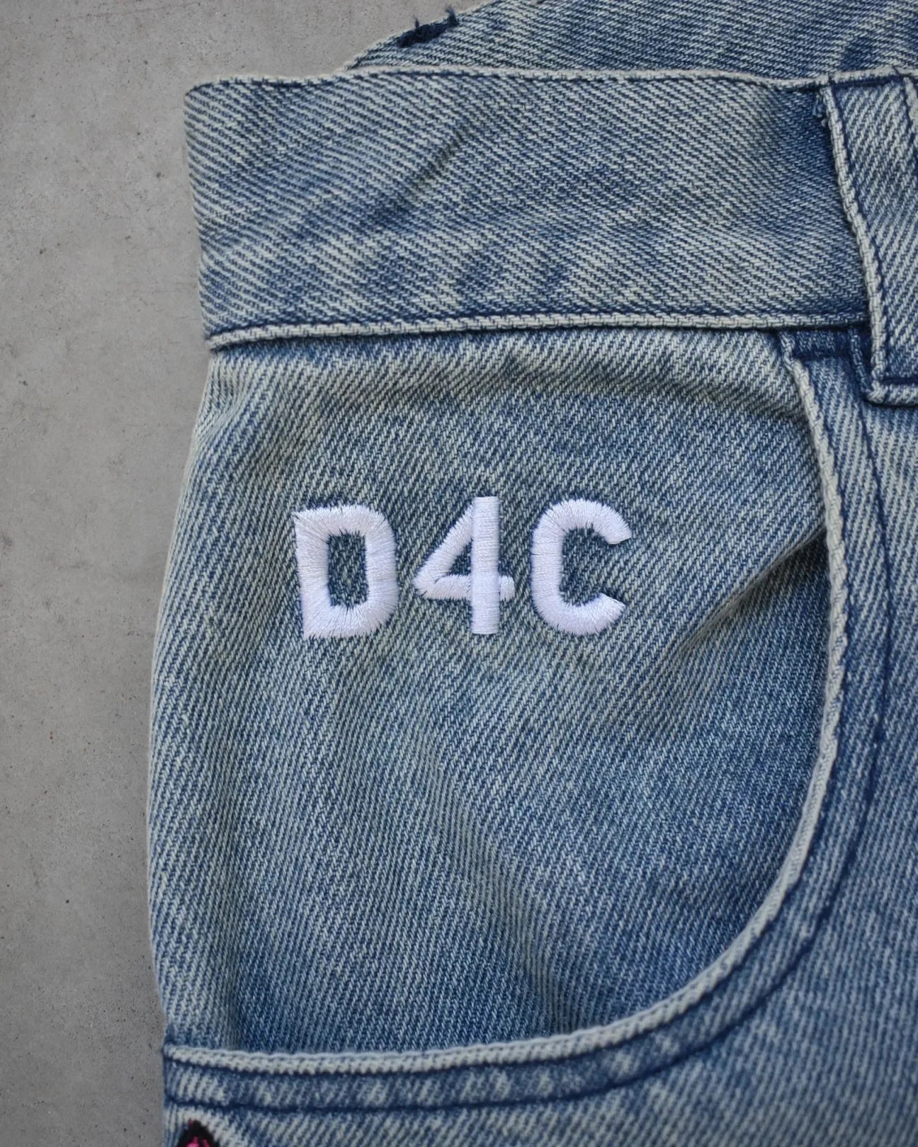 JoJo Anime Style High Waist Loose Jeans Men's and Women's Pink Heart Embroidered Loose Street Denim Pants