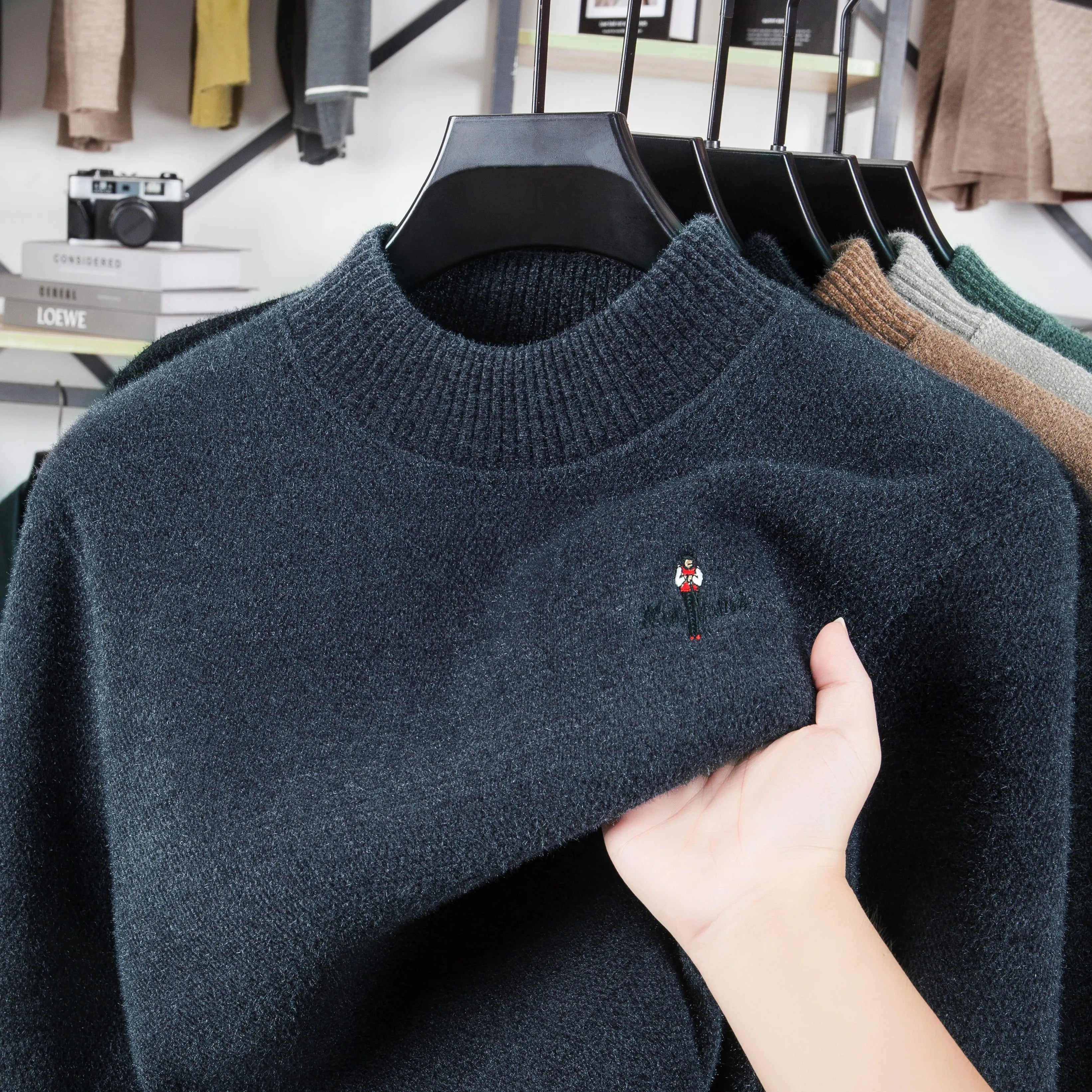 Light luxury brand round neck sweater knitted plush thicken warm pullover cartoon character embroidery fashion golf men's wear