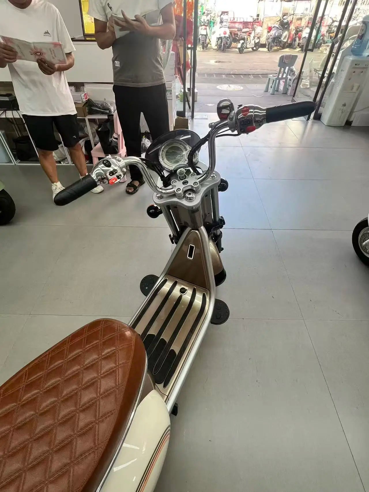 New Fashion 800W Brushless Motor Electric 45km/h Streetbike Racing Motorcycle 48V Lithium Battery High Performance for Racers
