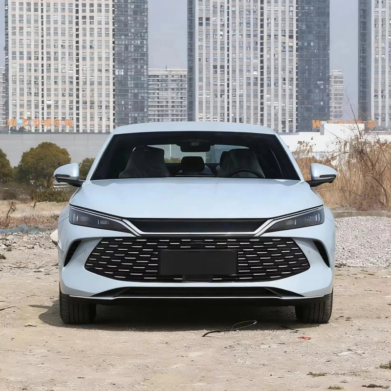 Plug-in hybrid electric sedan 80 km/120 km series 4-door 5-seater car
