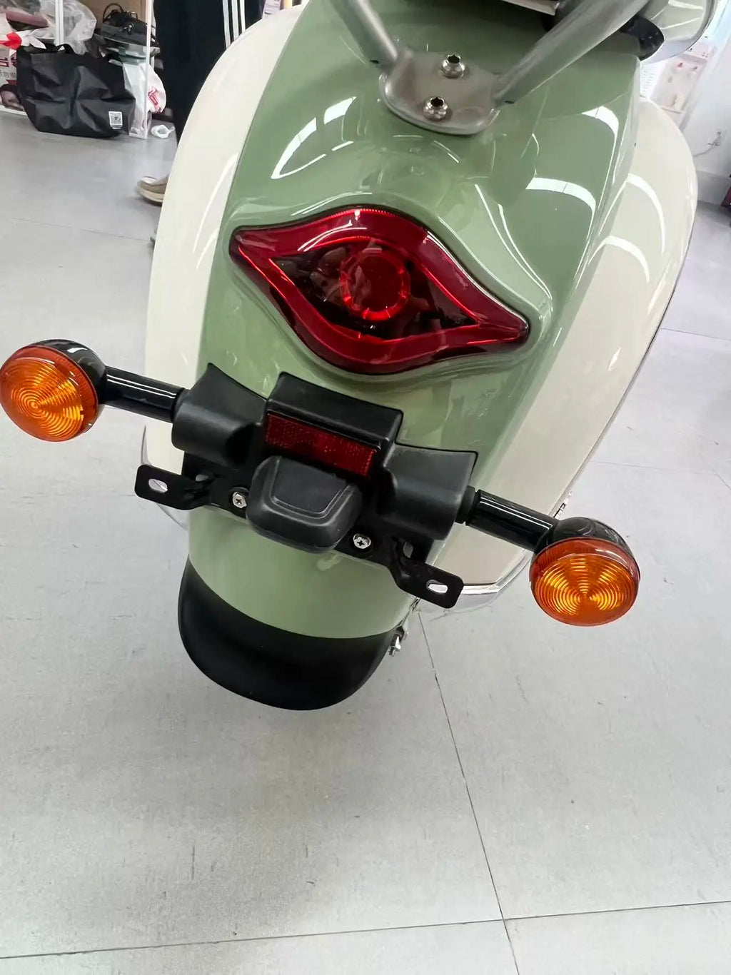 New Fashion 800W Brushless Motor Electric 45km/h Streetbike Racing Motorcycle 48V Lithium Battery High Performance for Racers