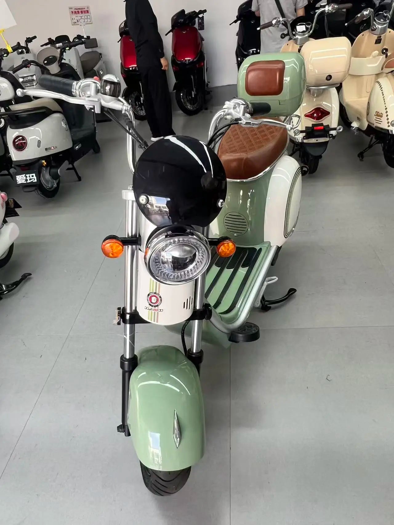 New Fashion 800W Brushless Motor Electric 45km/h Streetbike Racing Motorcycle 48V Lithium Battery High Performance for Racers