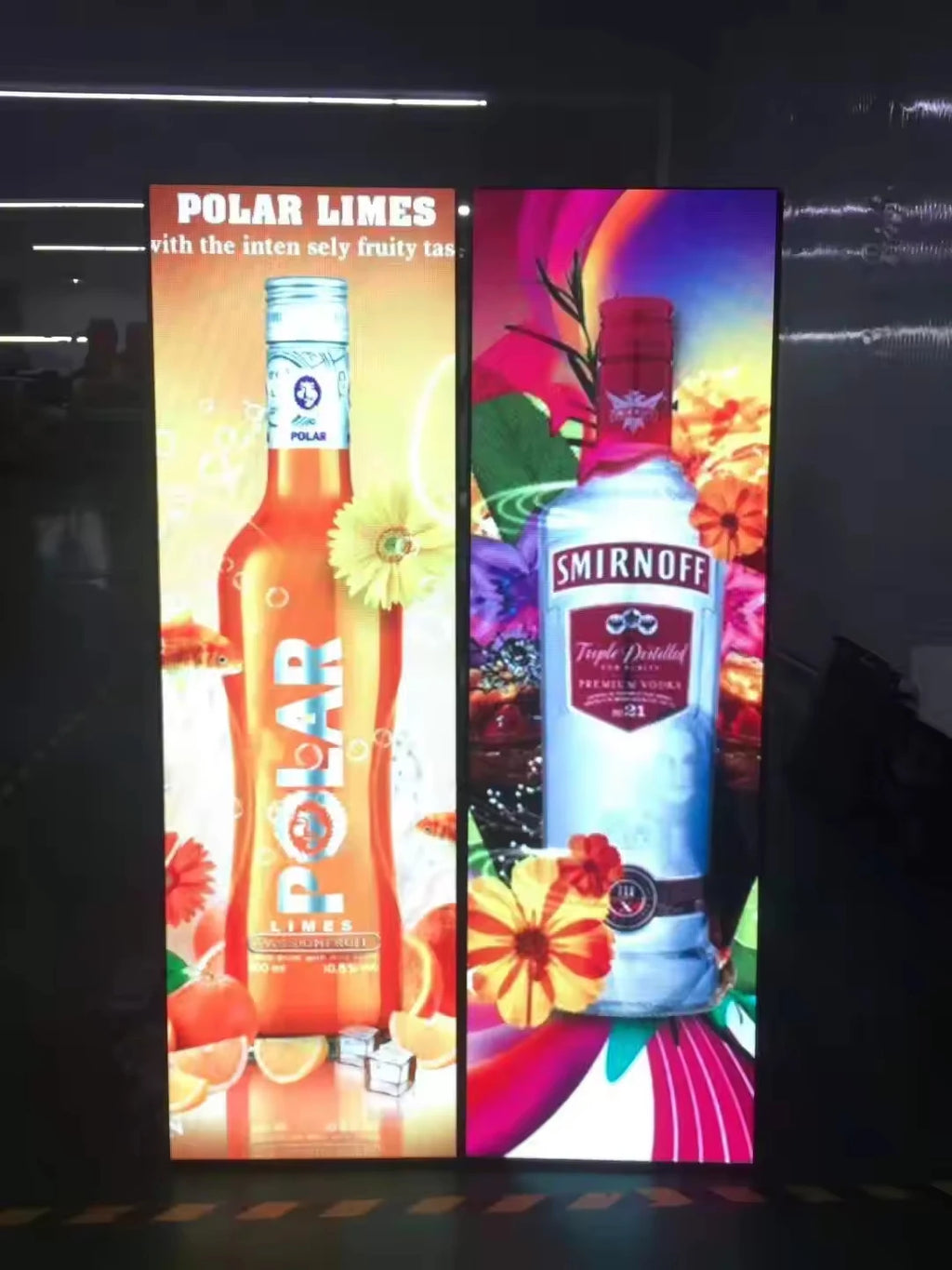 P2 P3 P4 Digital Led Mirror Advertising Panel Floor Standing LED Screen Poster