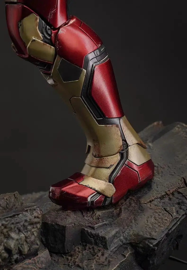 New Product In Stock 1/4 Brand New  Iron Man Mk42 Statue In Red And Gold Color Scheme Super Cool With Luminous Effect