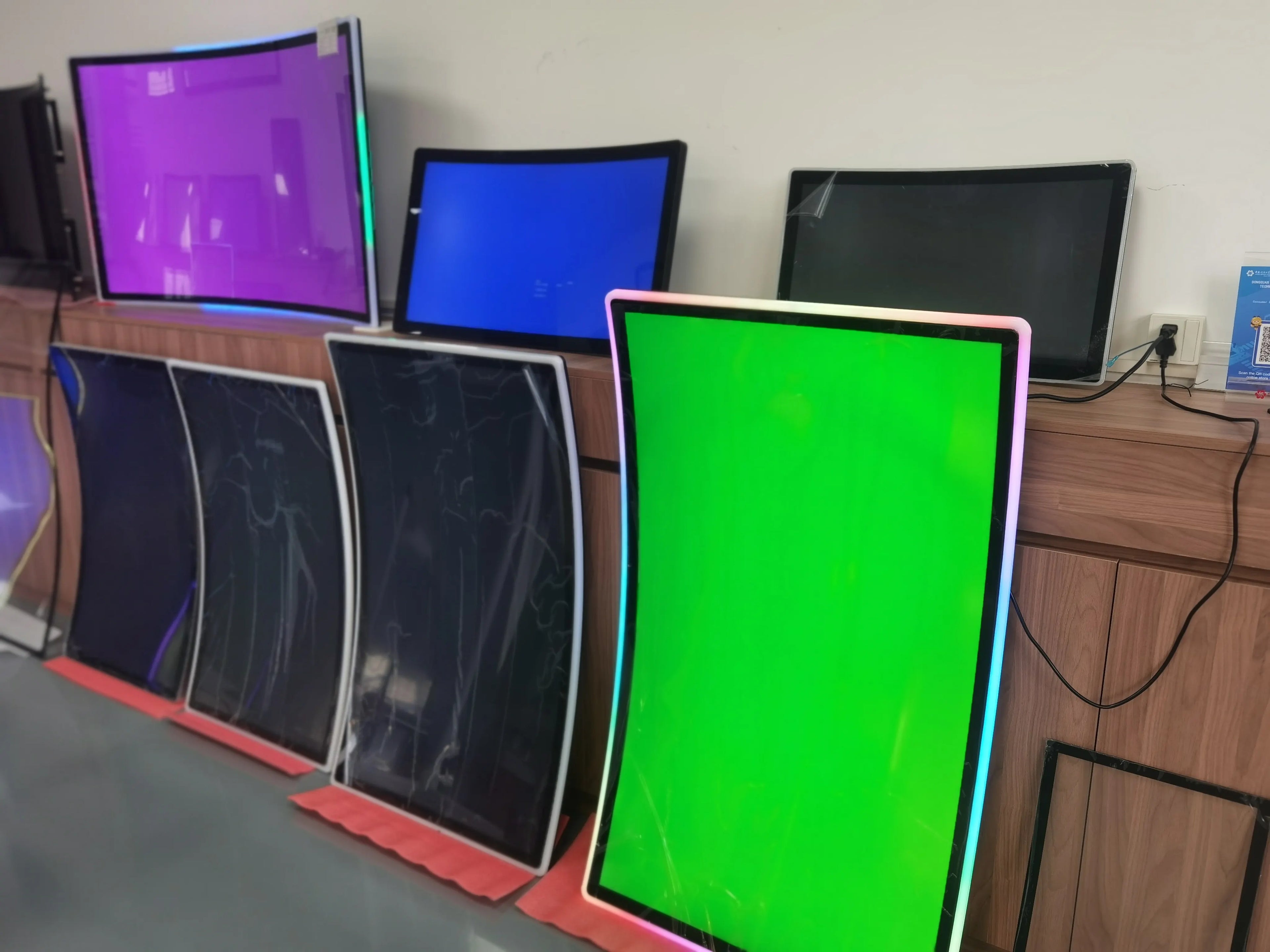 RGB LED Edge Light 49 55 Inch IPS LCD Capacitive Touch Monitor Gaming Machine Curved Screen