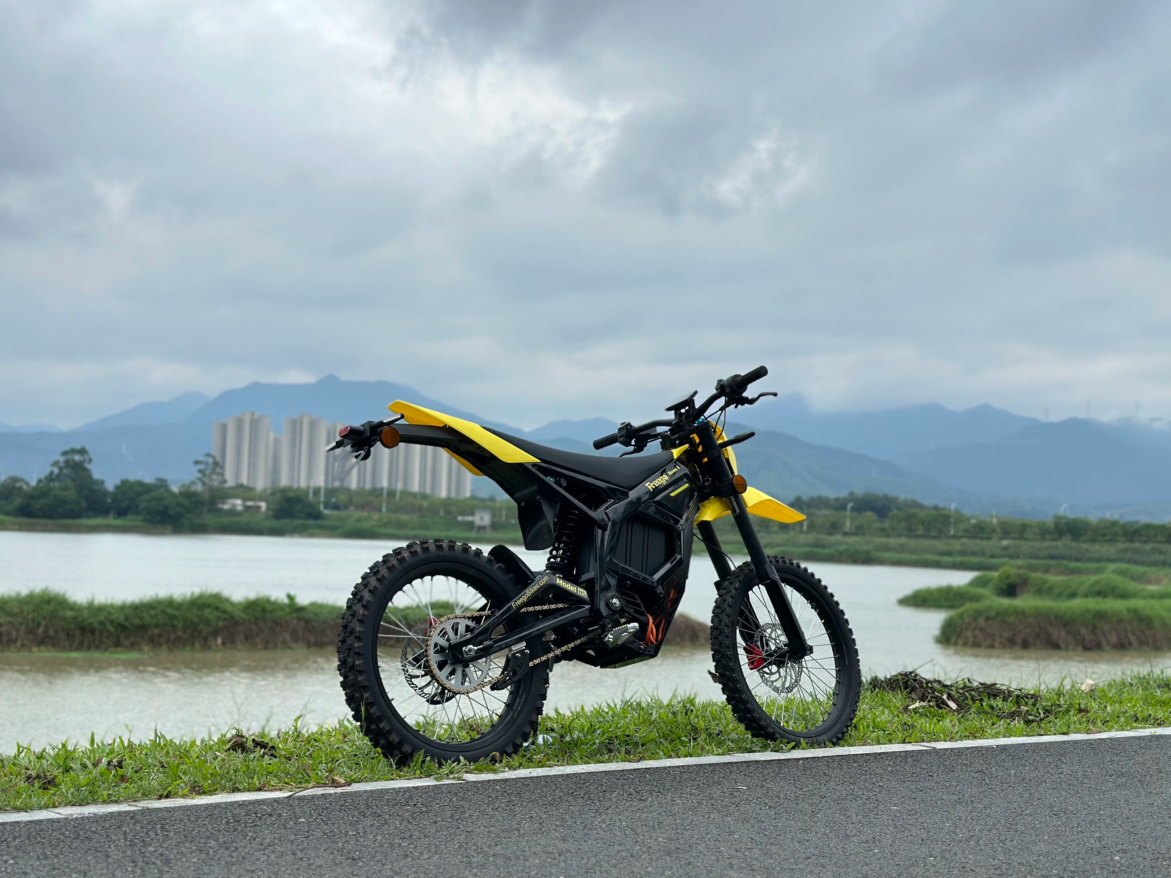 Freego 8000W Electric Dirt Bike 72V 40Ah Mid Drive Off Road Electric Motorcycle 53MPH Adult Ebike 19/18 Tires + 2 Year Warranty